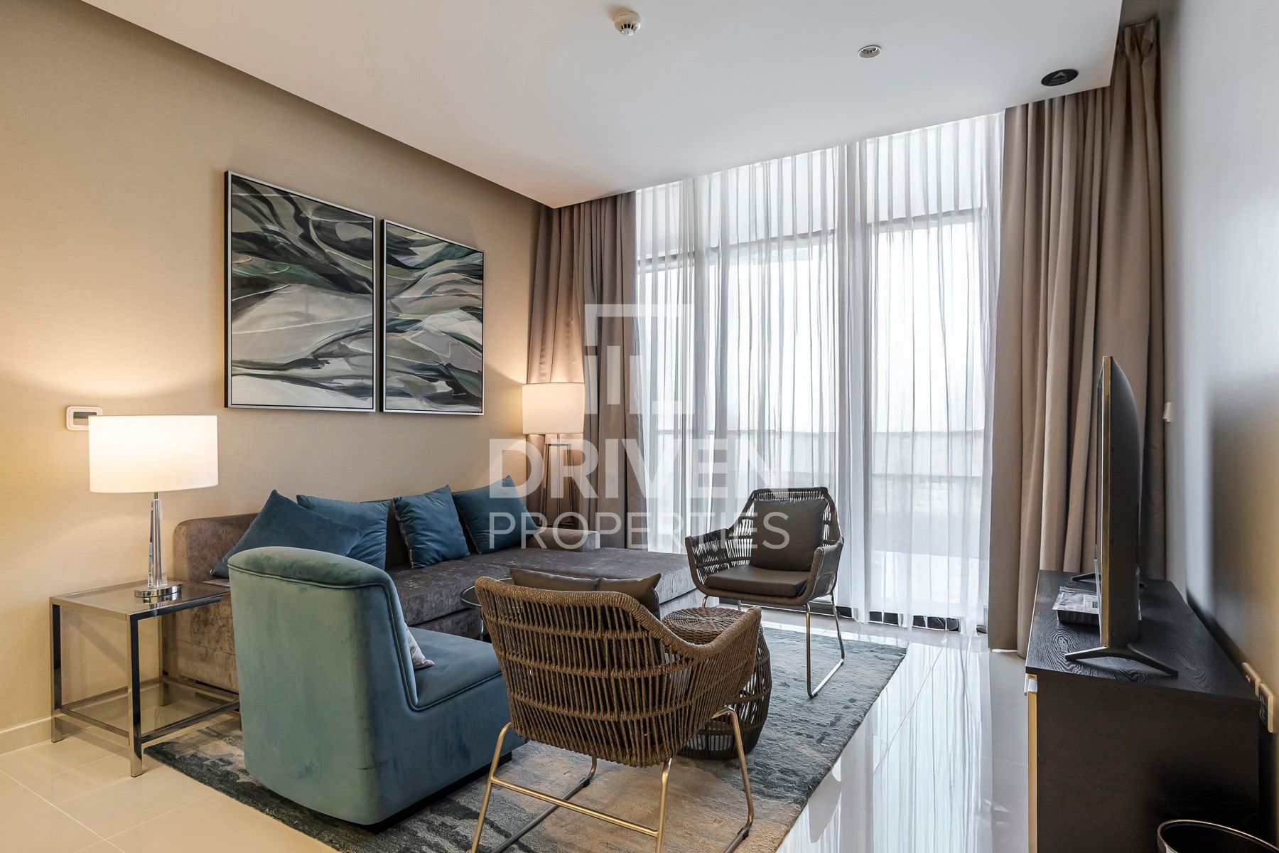 Stunning Canal View Furnished Ready to Move in