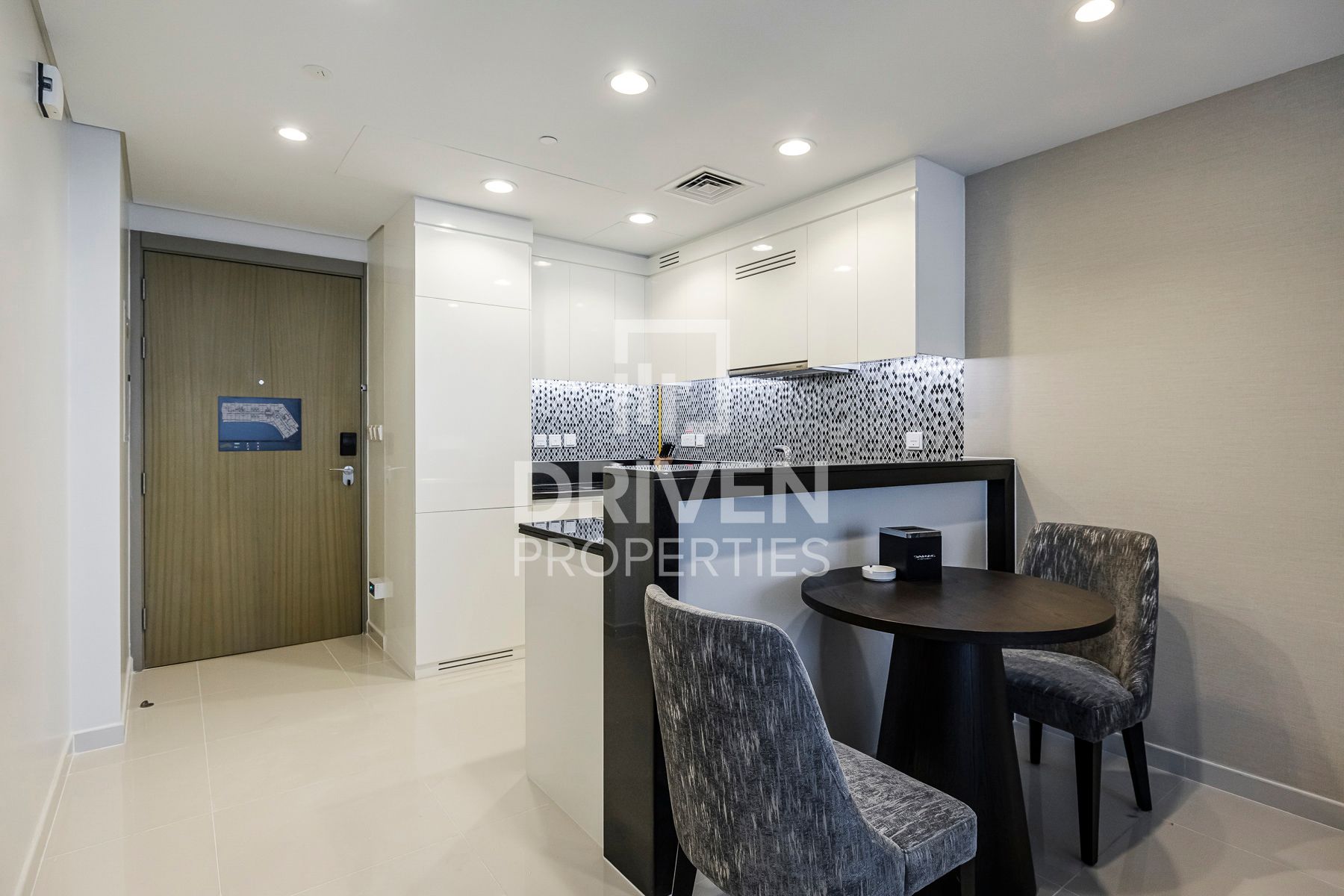 Stunning Canal View Furnished Ready to Move in