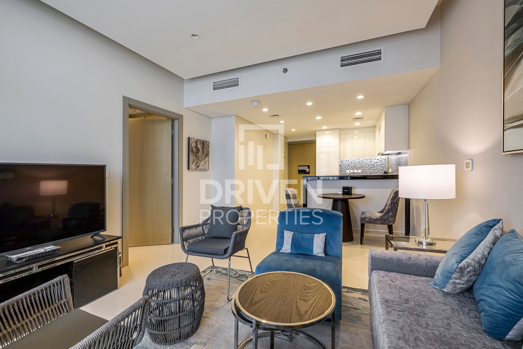 Stunning Canal View Furnished Ready to Move in