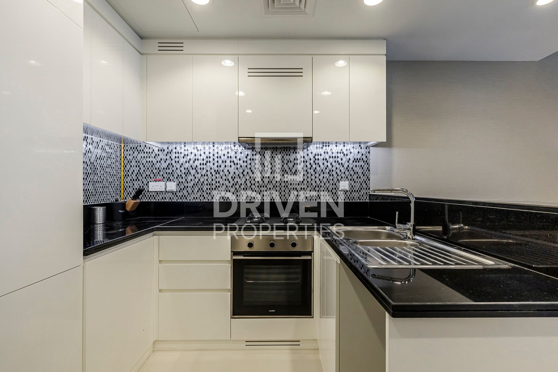 Stunning Canal View Furnished Ready to Move in