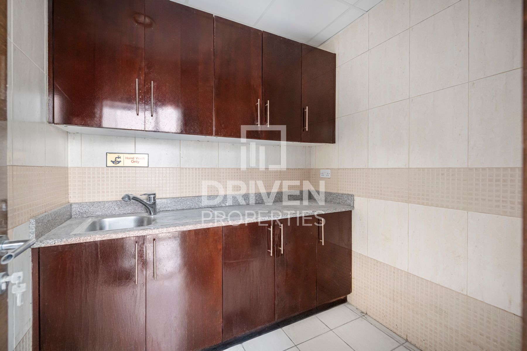 Ready to Move in Office Prime Location