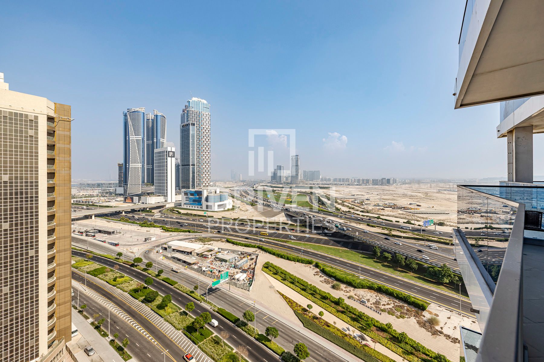 Bright Unit High Floor Ready to Move In