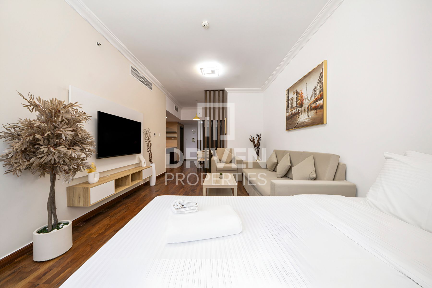 Near to Metro Station Vacant Unique Layout