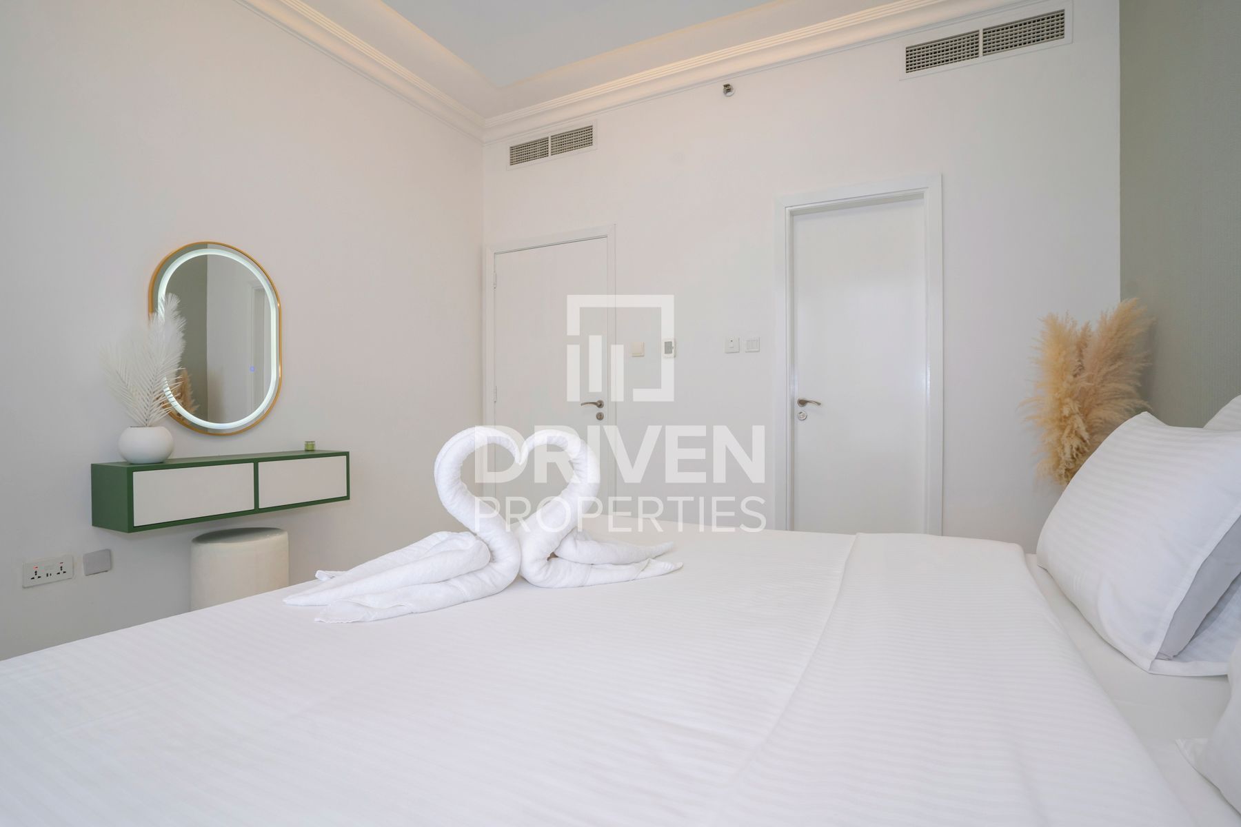 Elegant Upgraded Unit Unique Layout Furnished