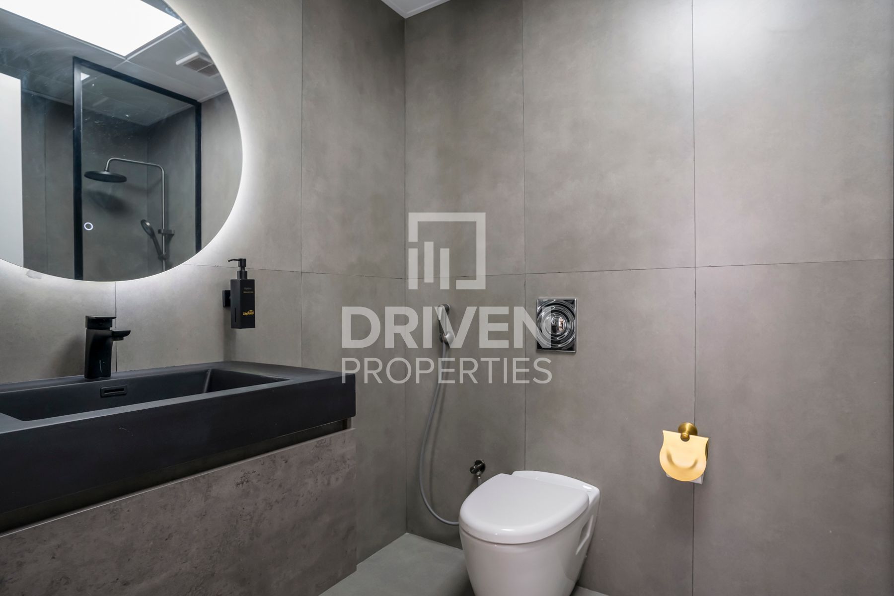 Elegant Upgraded Unit Unique Layout Furnished