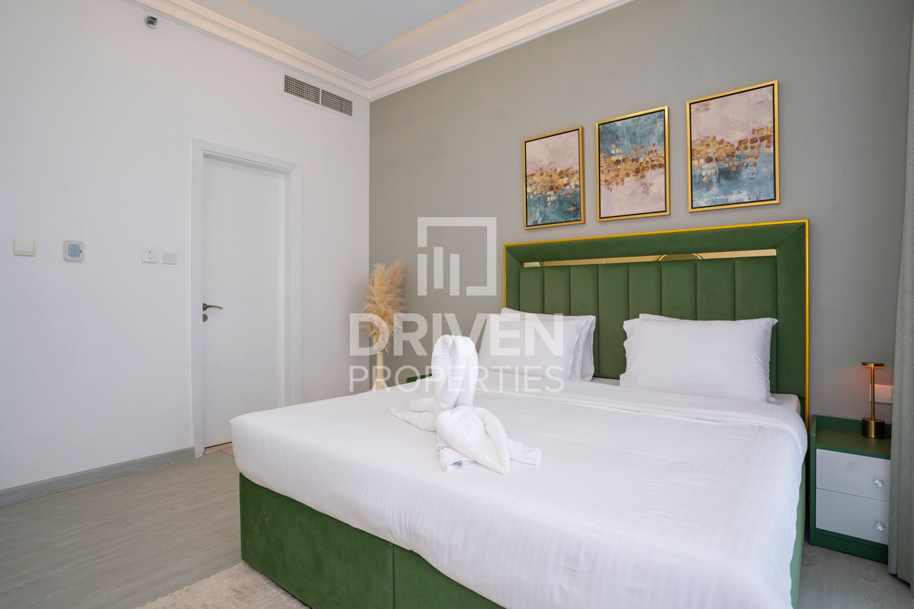 Elegant Upgraded Unit Unique Layout Furnished