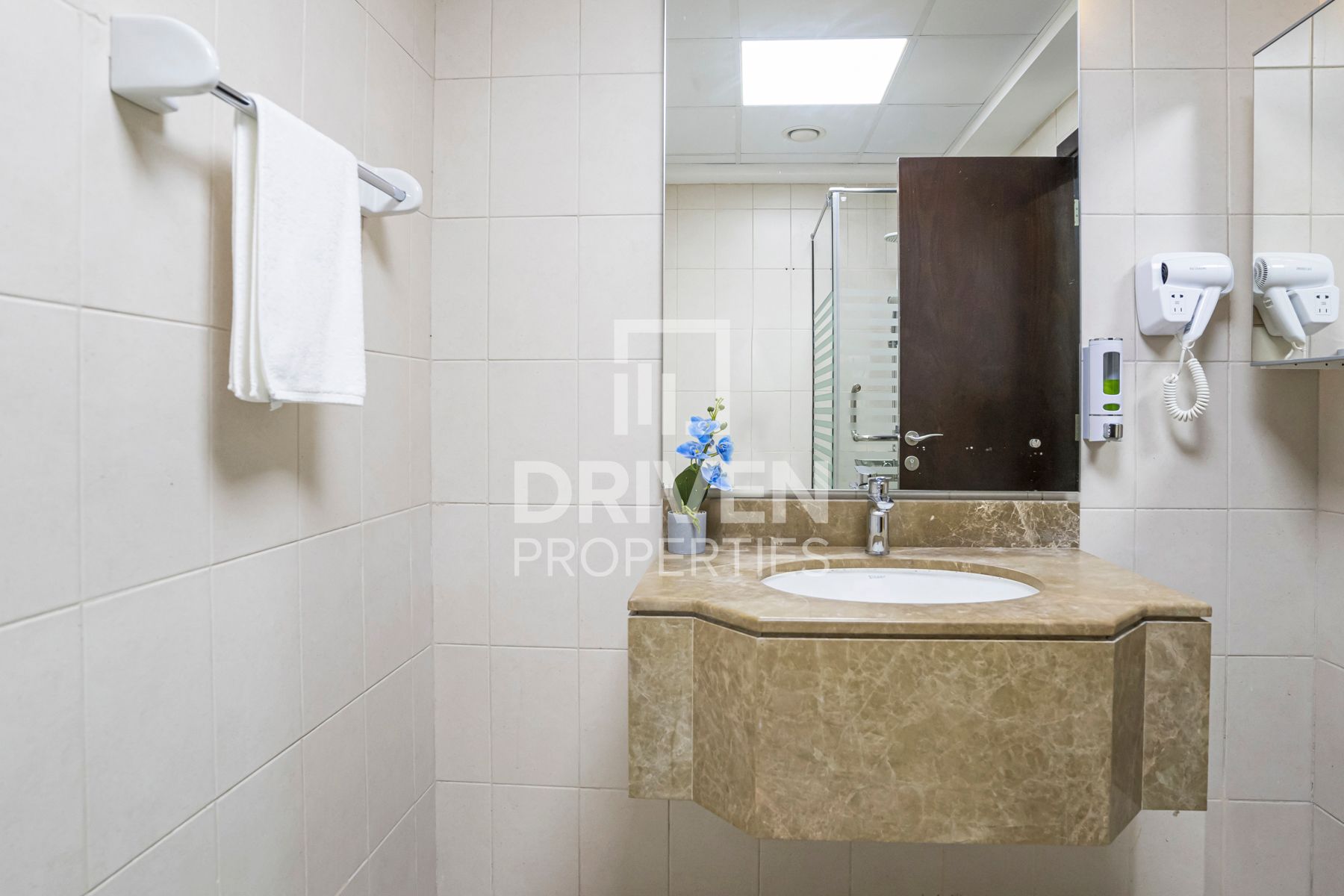 Upgraded Unit with Maid Ready on 15th of Nov