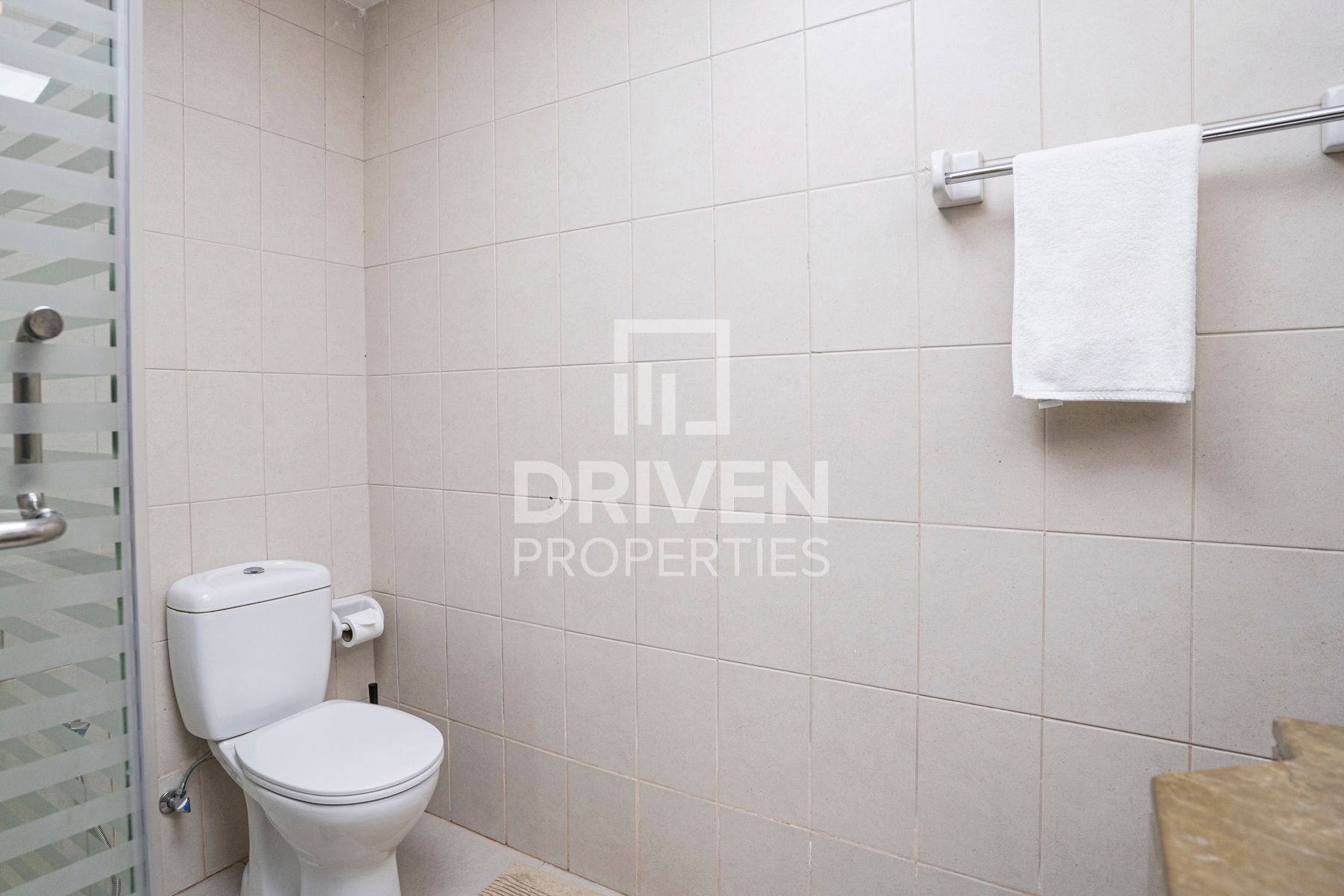 Upgraded Unit with Maid Ready on 15th of Nov