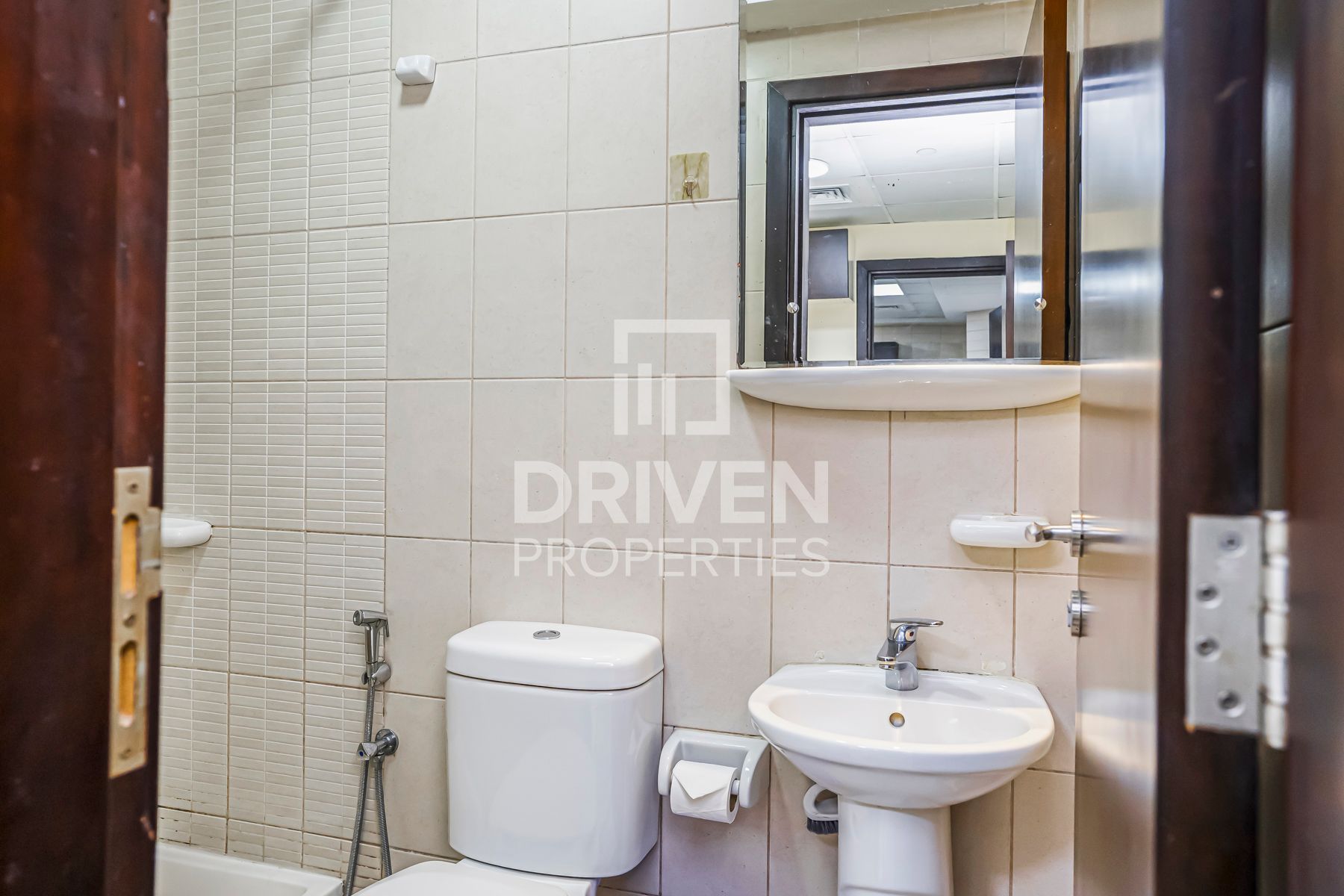 Upgraded Unit with Maid Ready on 15th of Nov