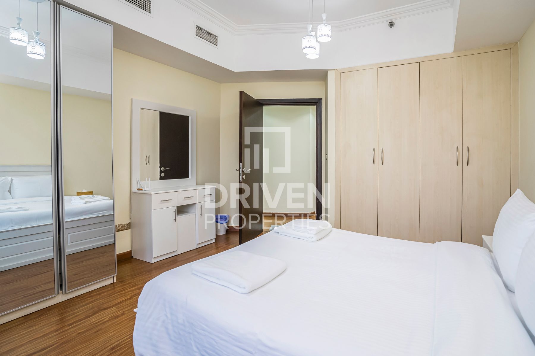 Upgraded Unit with Maid Ready on 15th of Nov