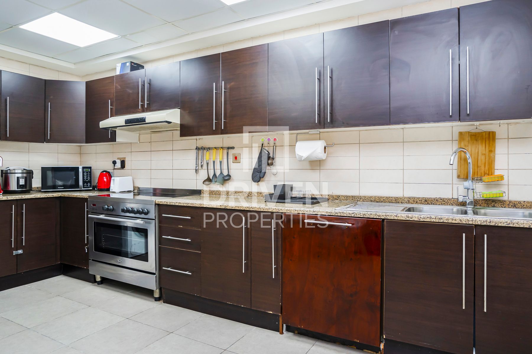 Upgraded Unit with Maid Ready on 15th of Nov