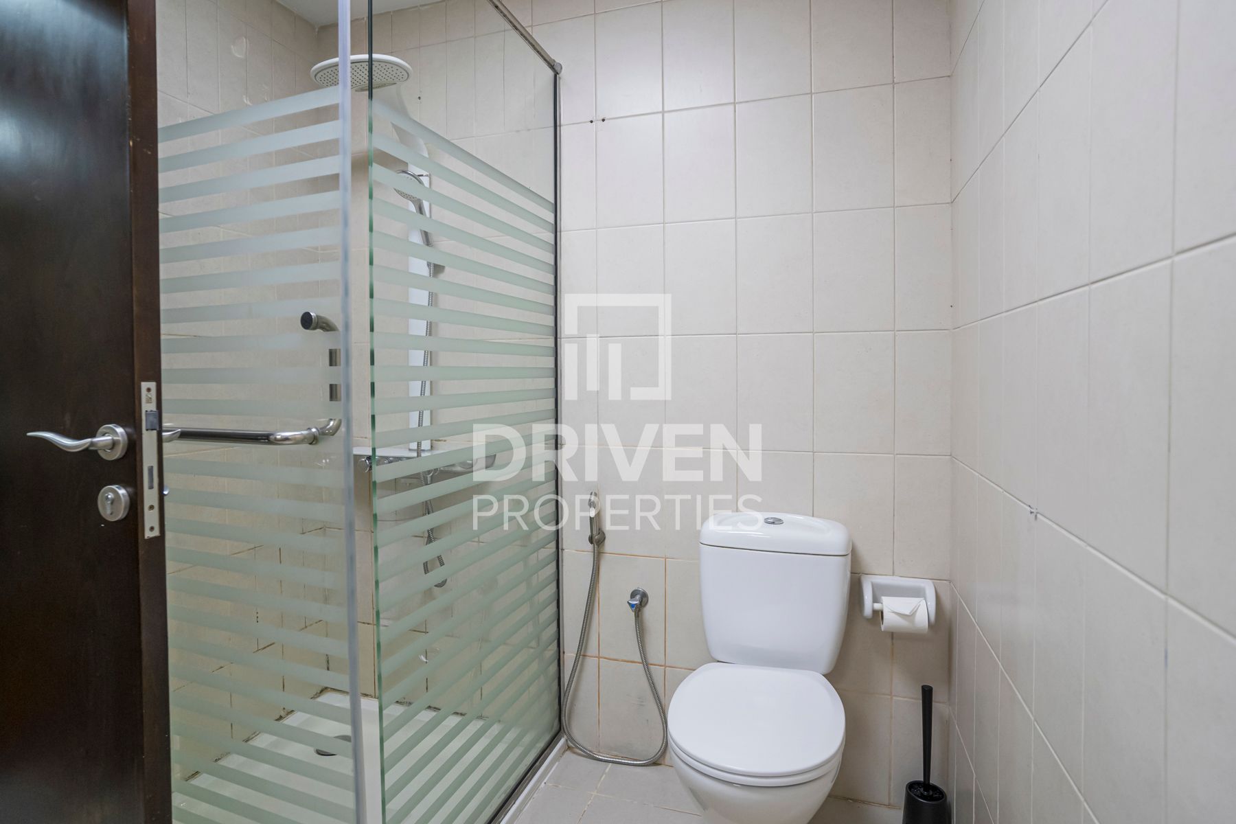 Upgraded Unit with Maid Ready on 15th of Nov