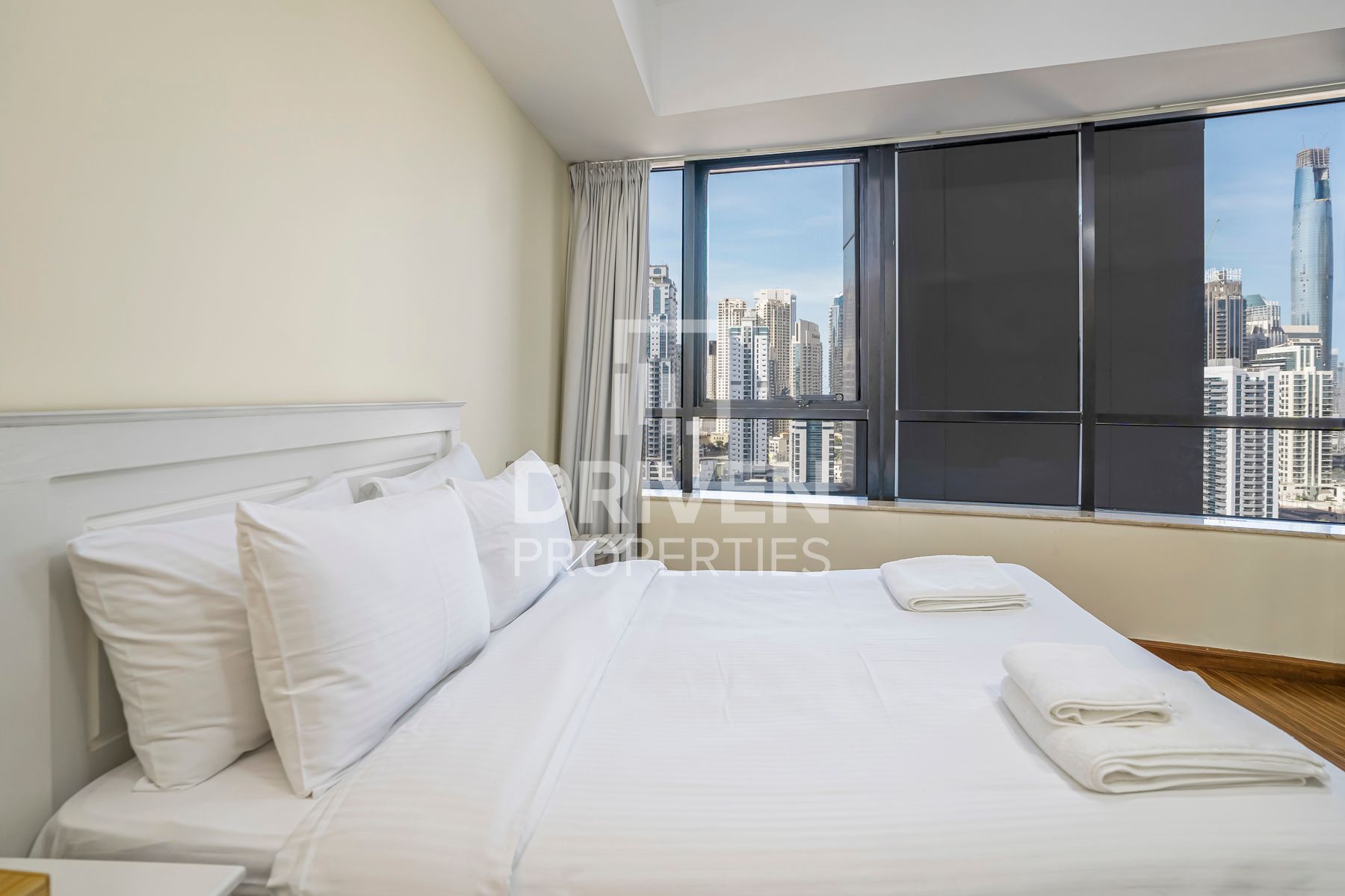 Upgraded Unit with Maid Ready on 15th of Nov