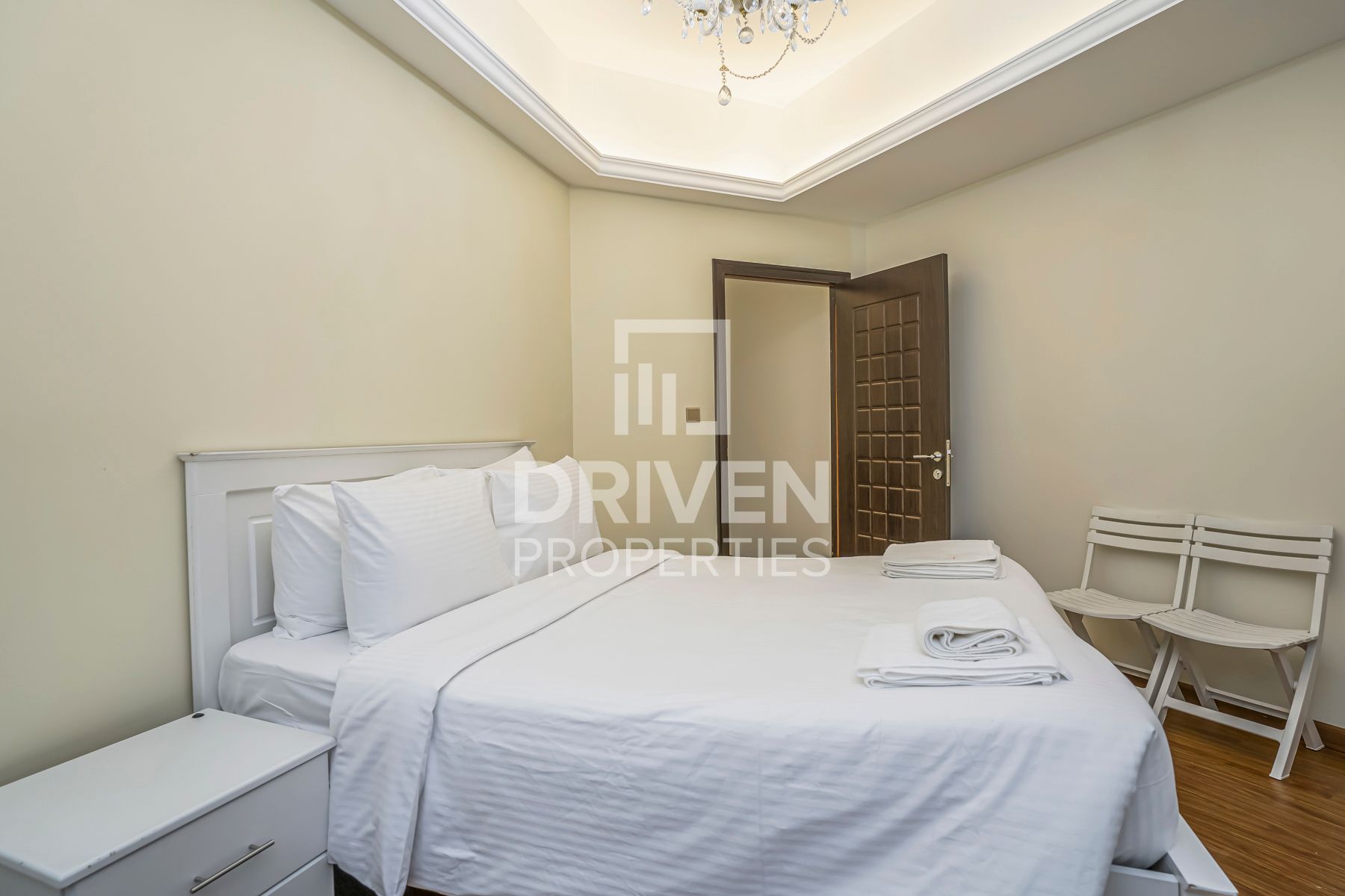 Upgraded Unit with Maid Ready on 15th of Nov