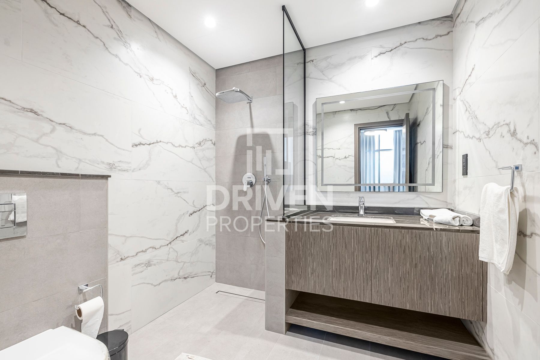 Exclusive Spacious Unit Handover Soon