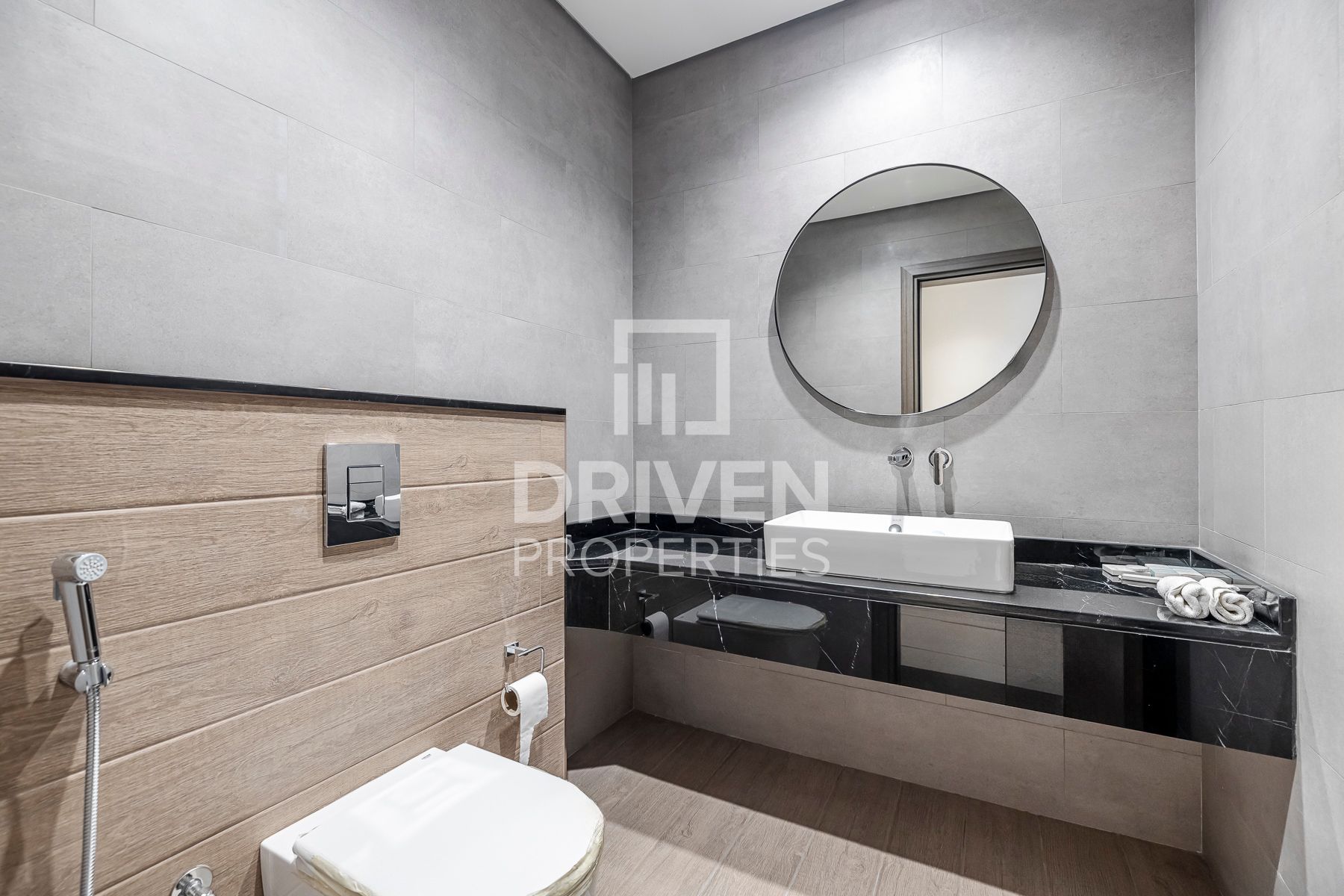 Exclusive Spacious Unit Handover Soon