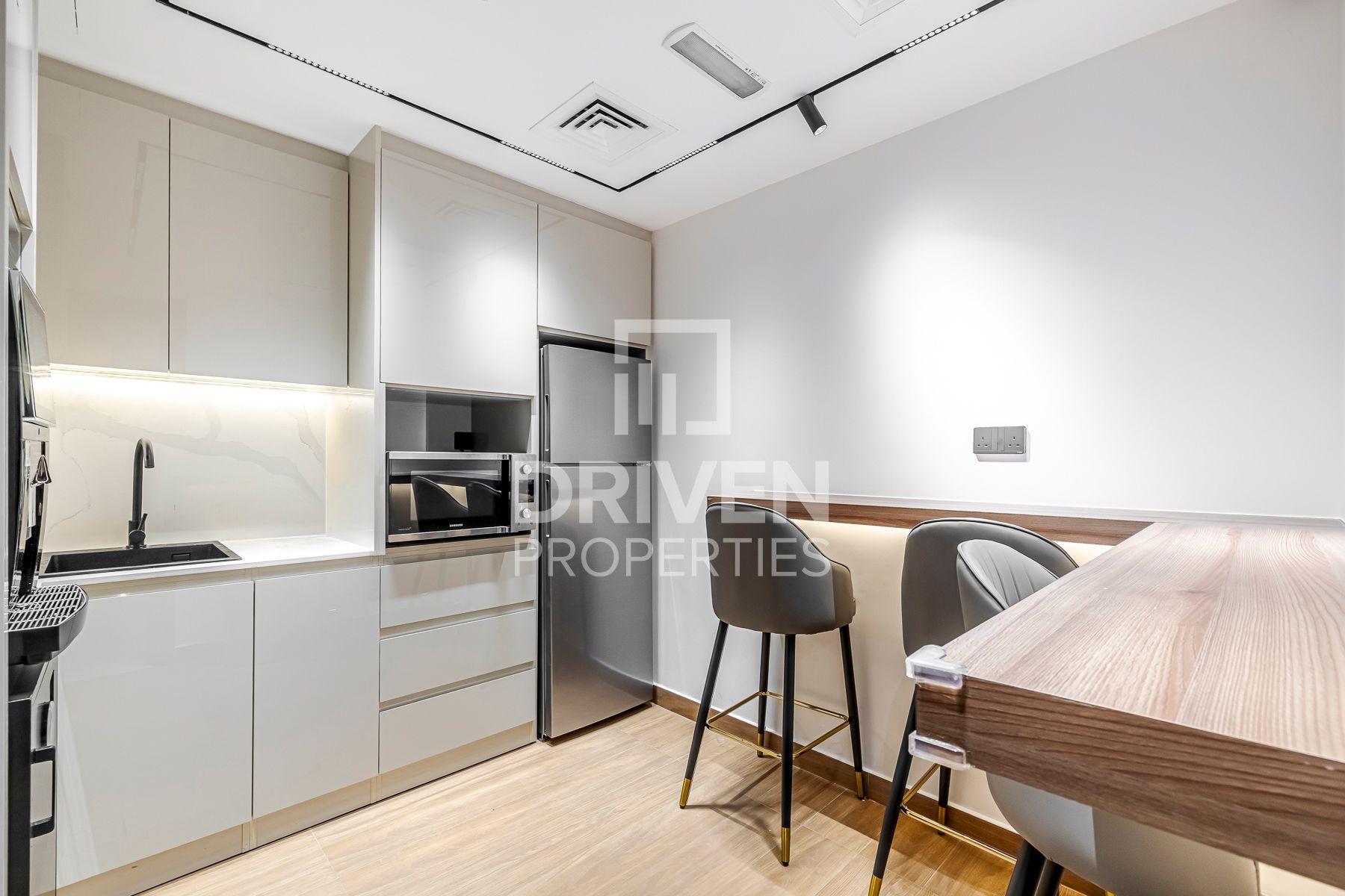 Exclusive High Class Office Designer Furnished