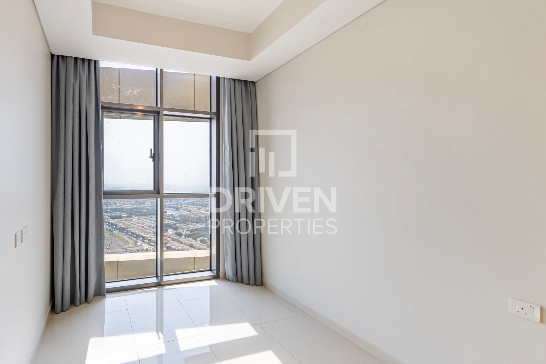 High Floor Huge Layout Luxury Living