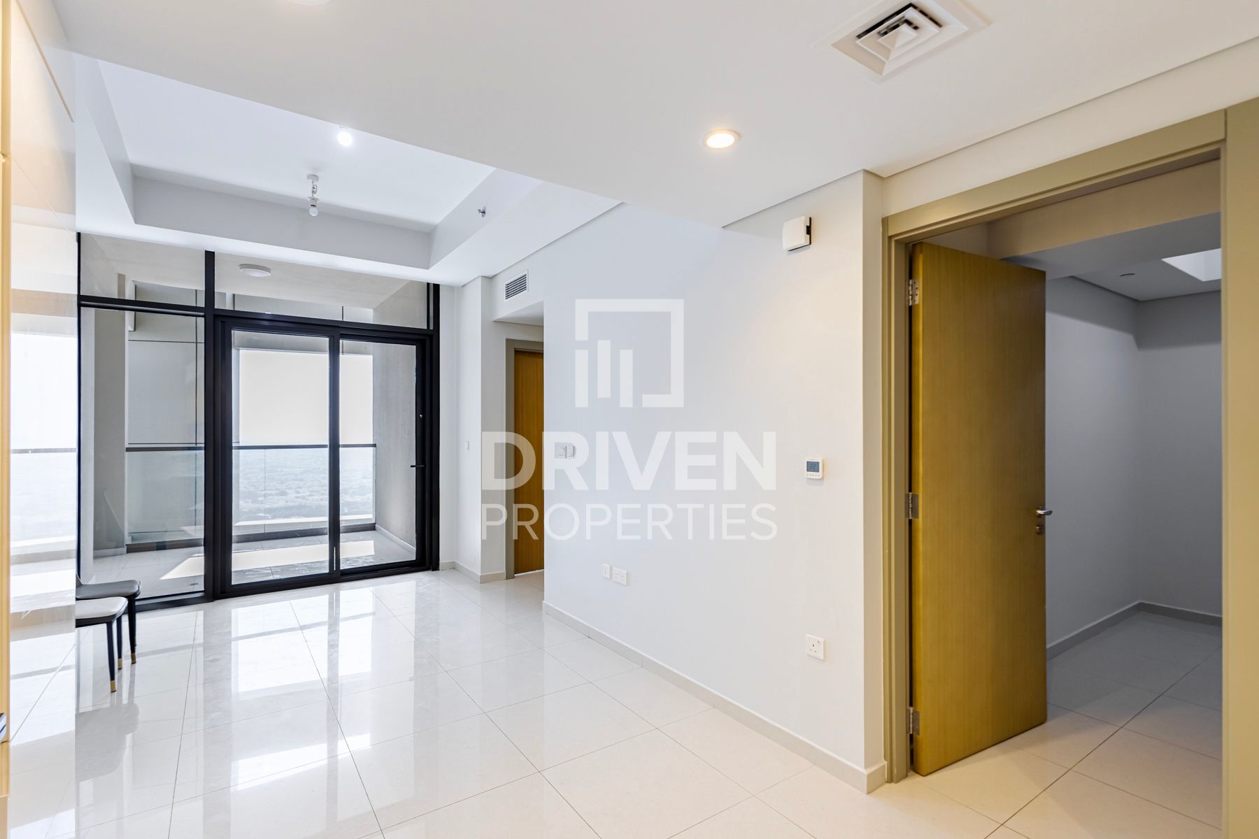 High Floor Huge Layout Luxury Living