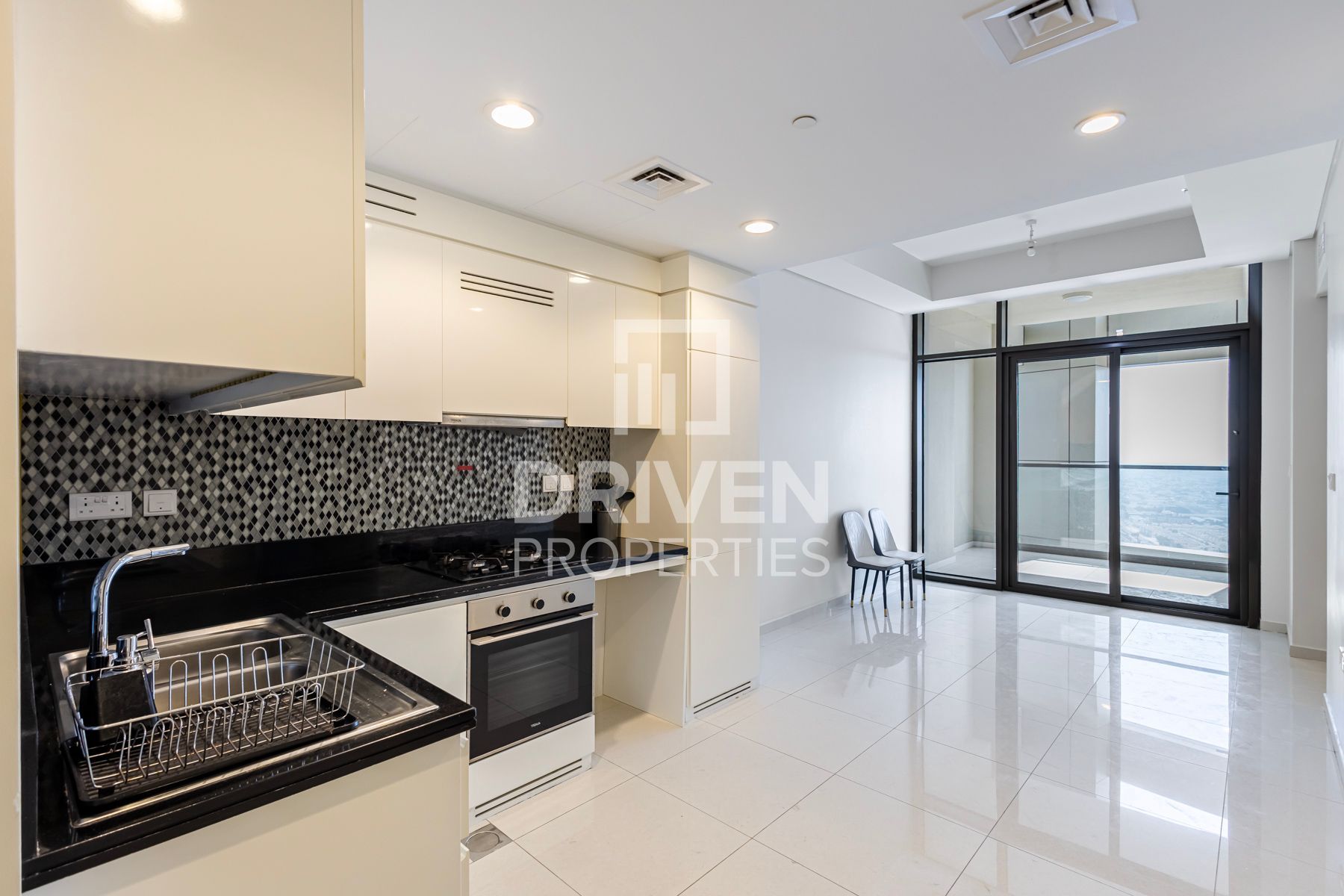 High Floor Huge Layout Luxury Living