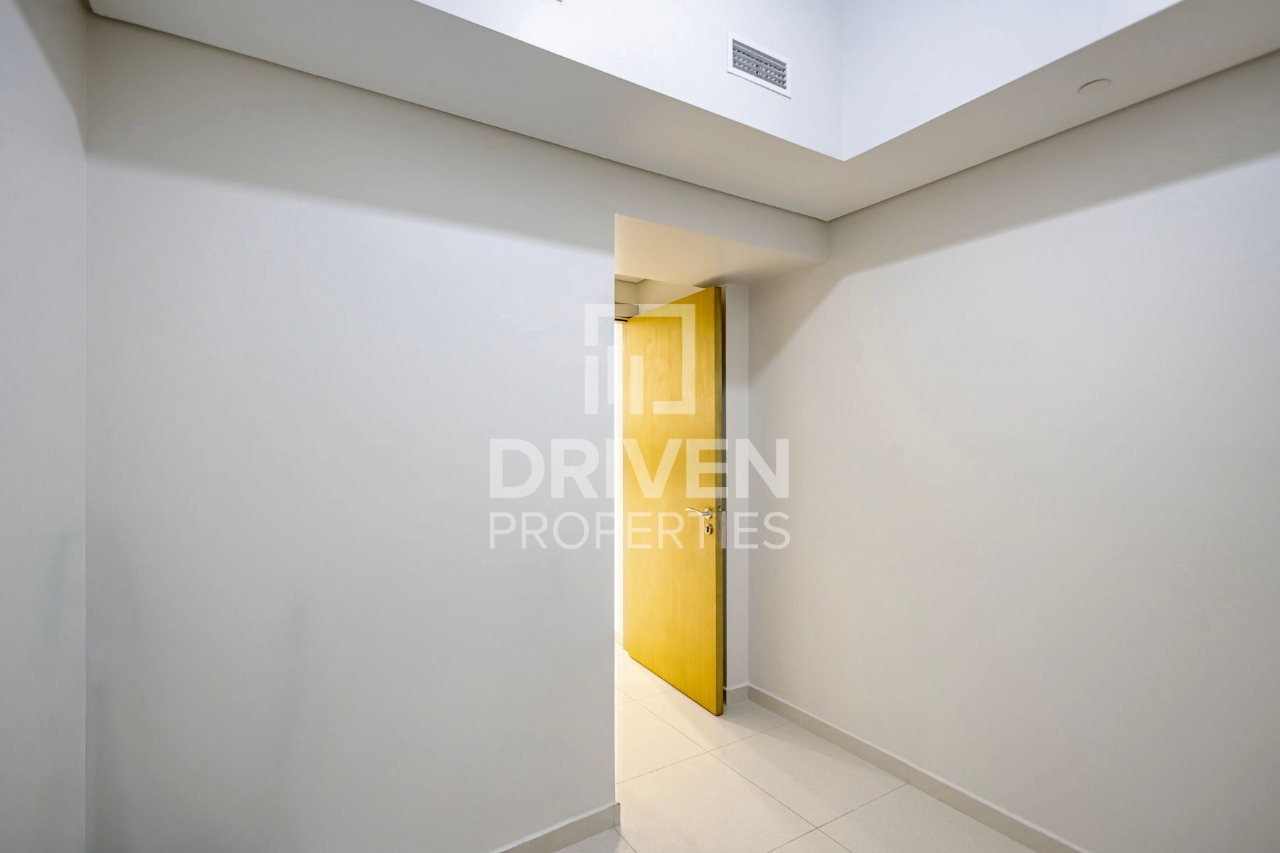 High Floor Huge Layout Luxury Living