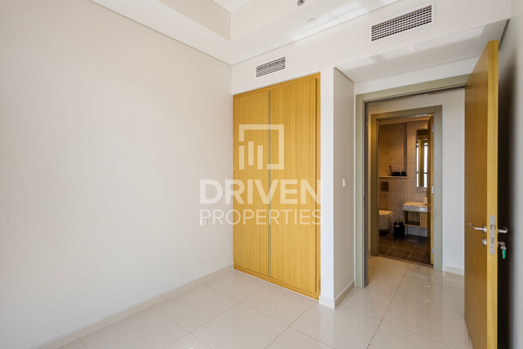 High Floor Huge Layout Luxury Living