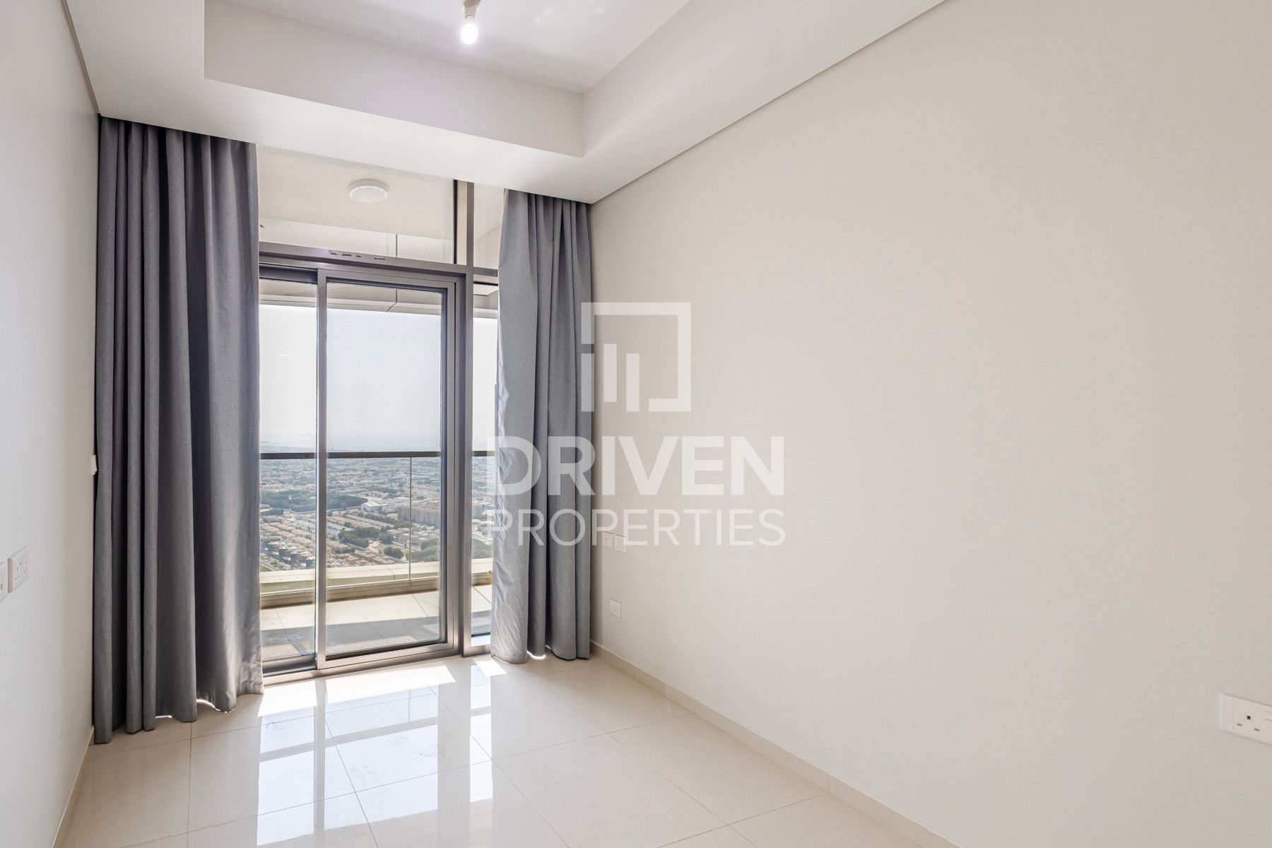 High Floor Huge Layout Luxury Living