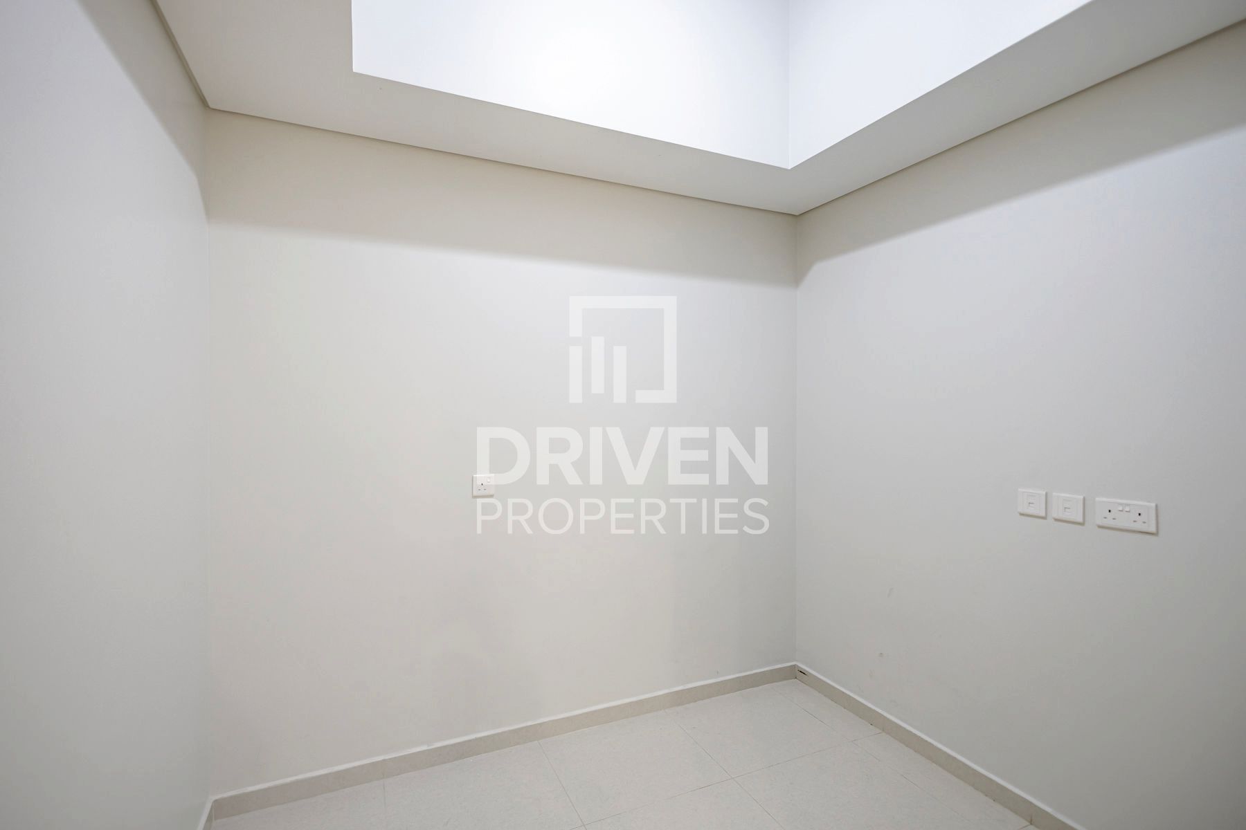 High Floor Huge Layout Luxury Living