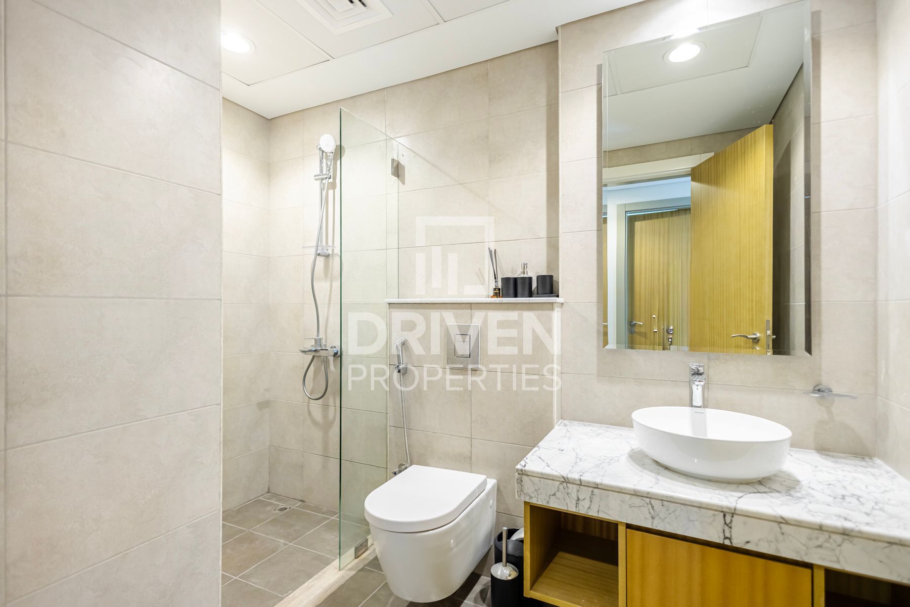 High Floor Huge Layout Luxury Living