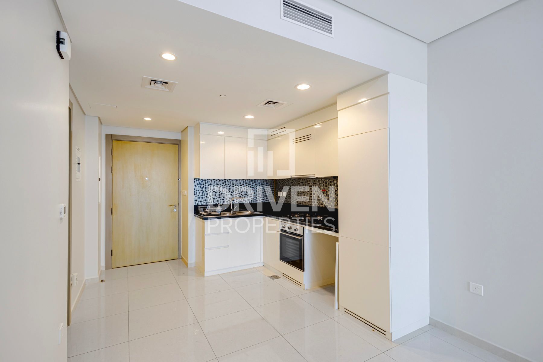 High Floor Huge Layout Luxury Living