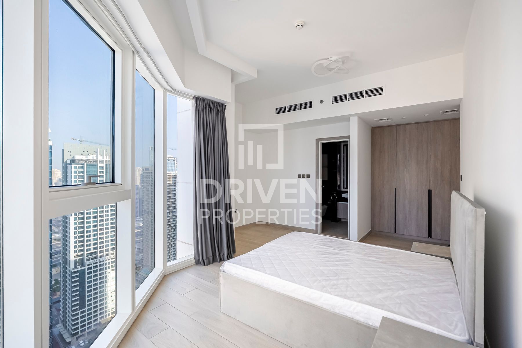 Furnished Apartment Ready to move in 4 Cheques