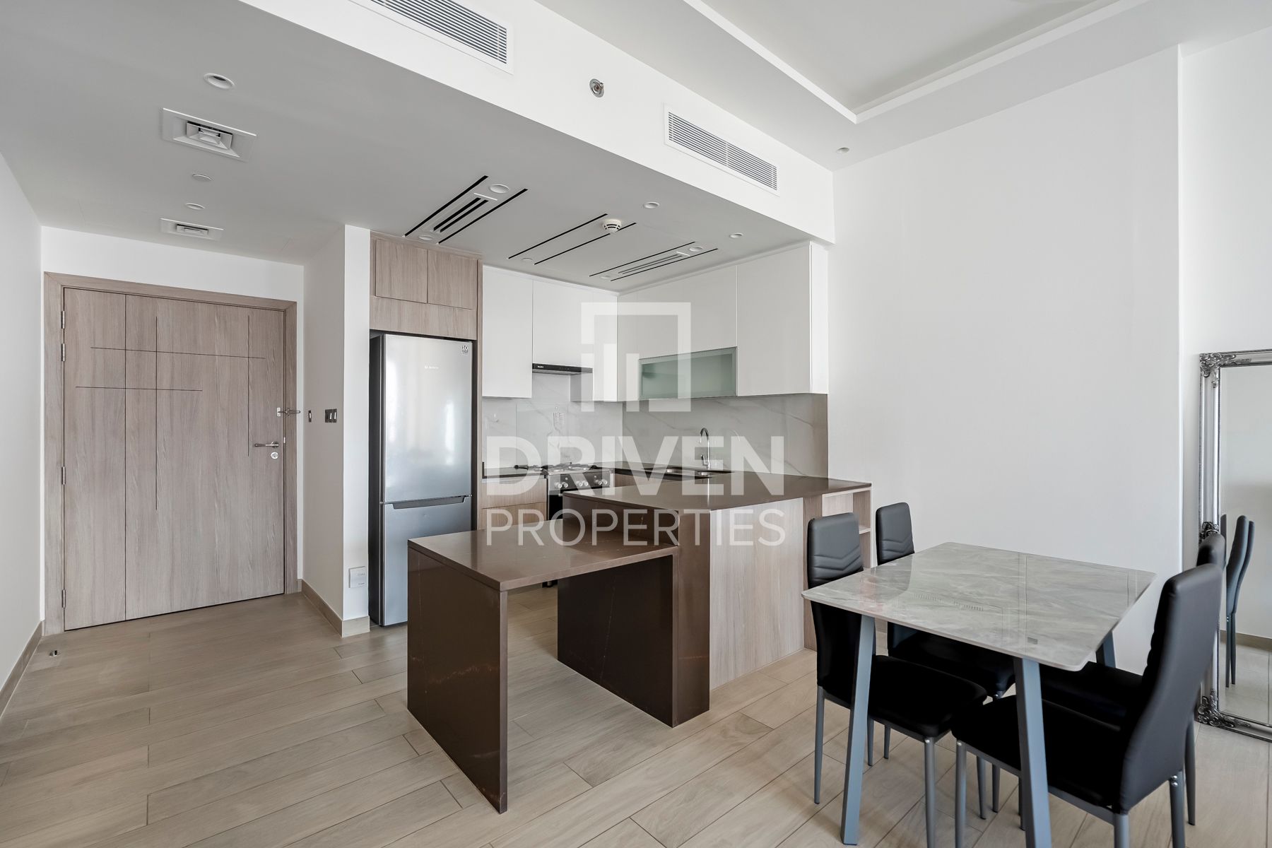 Furnished Apartment Ready to move in 4 Cheques