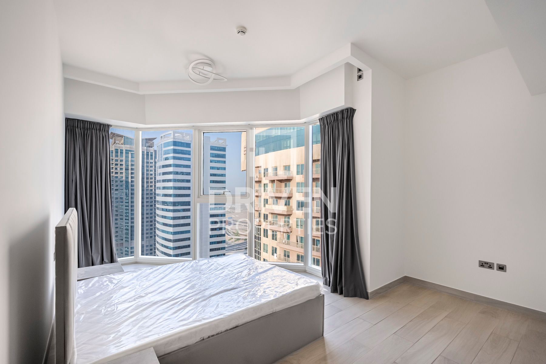 Furnished Apartment Ready to move in 4 Cheques