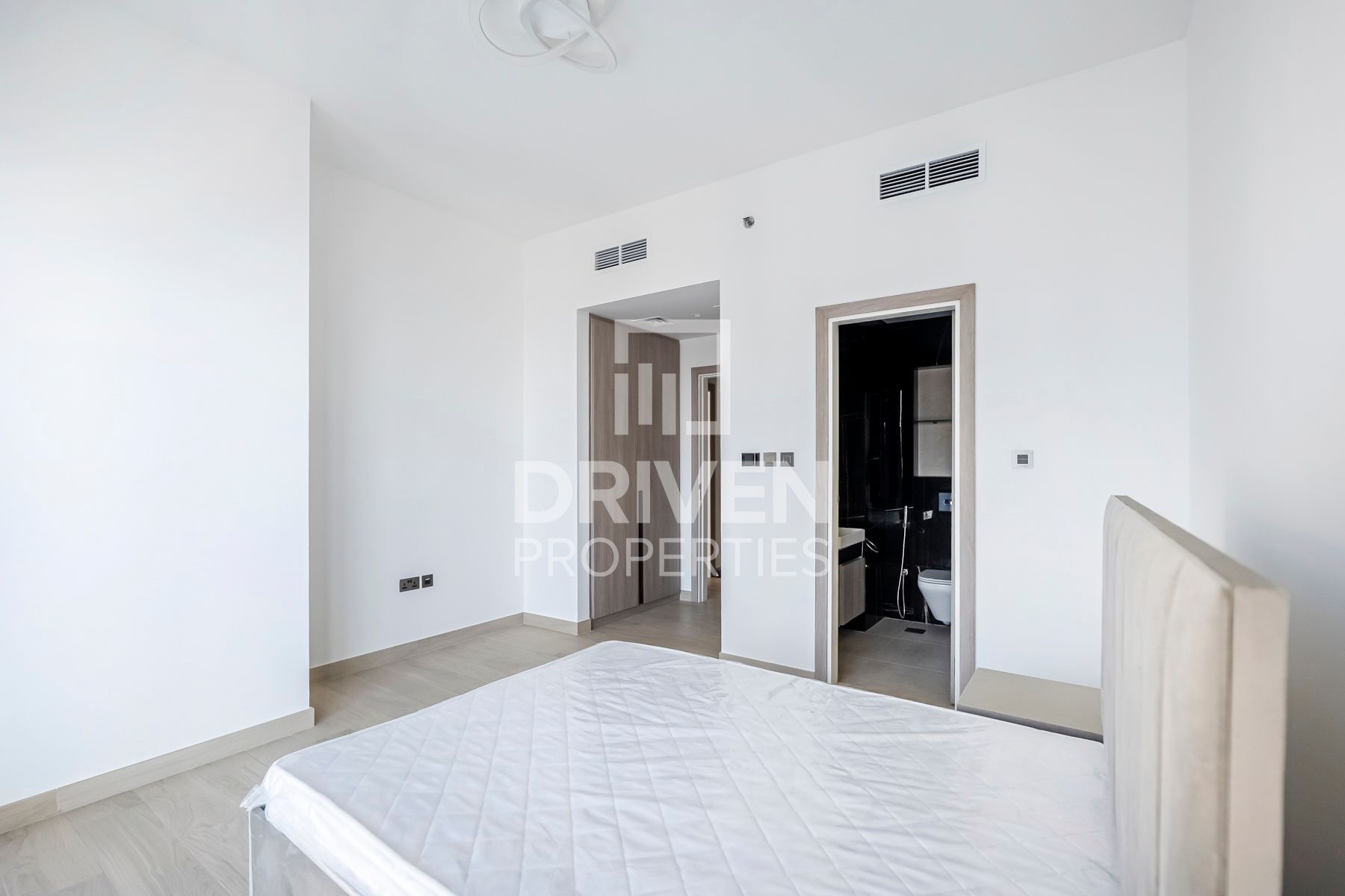 Furnished Apartment Ready to move in 4 Cheques