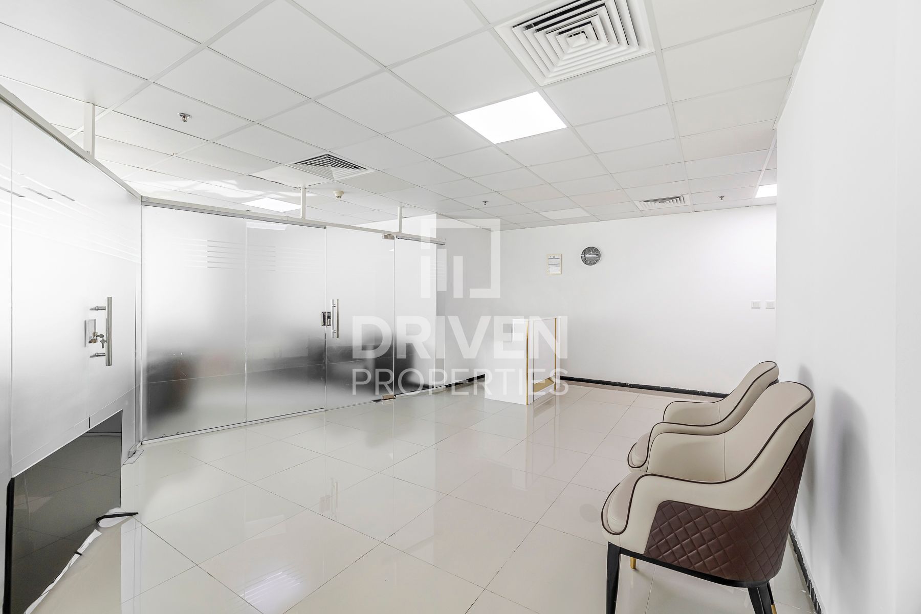 Spacious Easy Access Building Prime Location