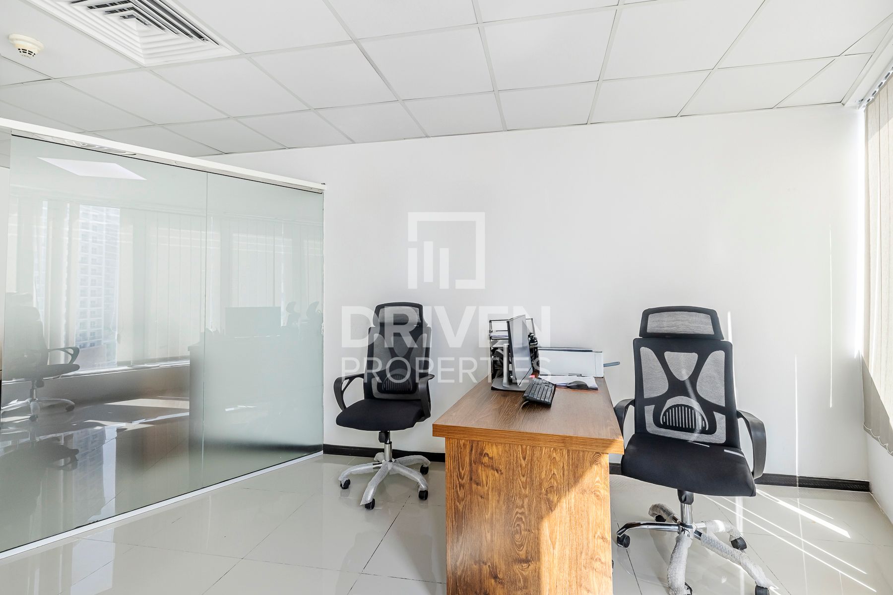 Spacious Easy Access Building Prime Location