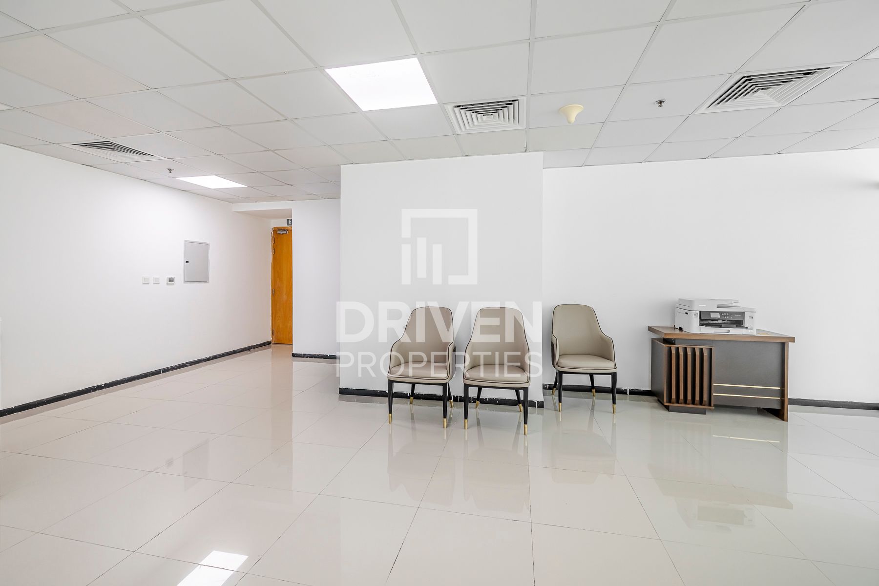 Spacious Easy Access Building Prime Location