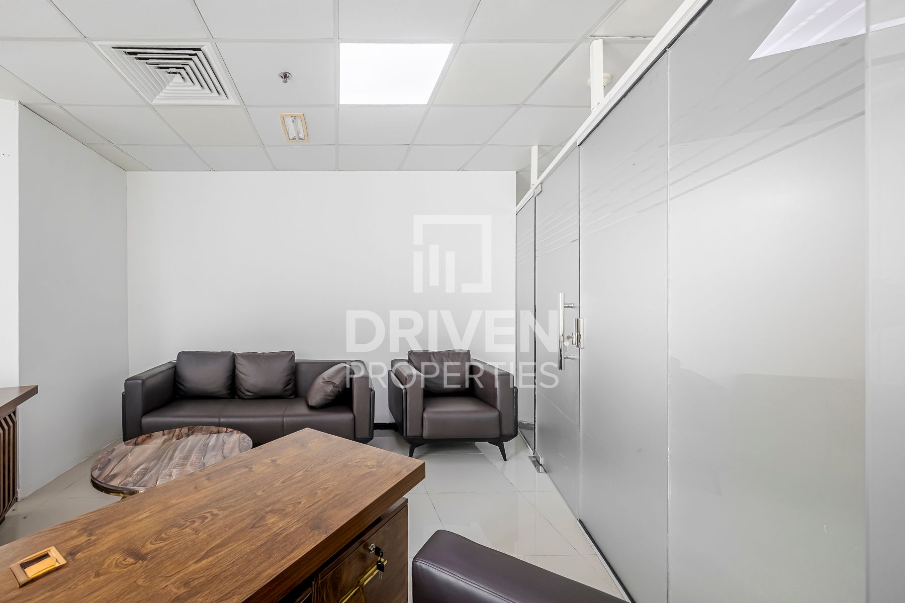 Spacious Easy Access Building Prime Location