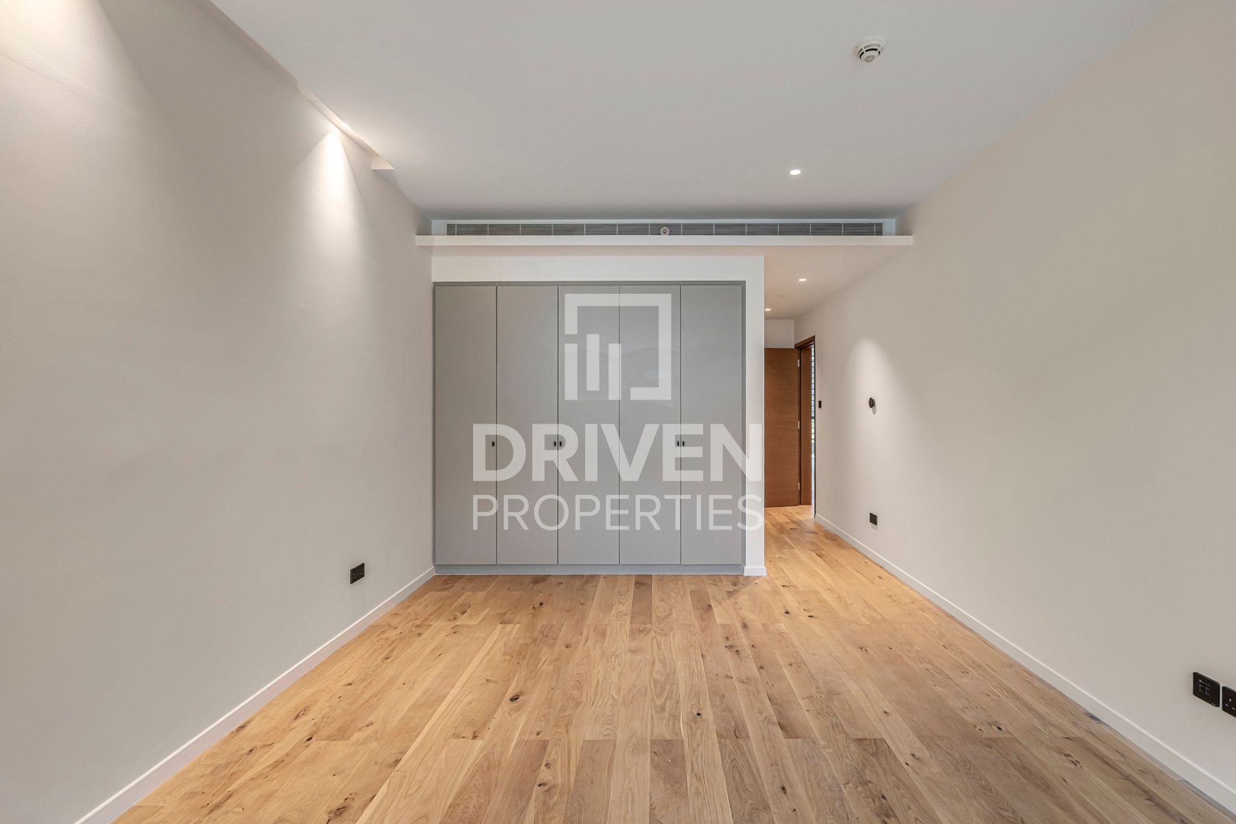 High-end Finishing with Pool and Courtyard View