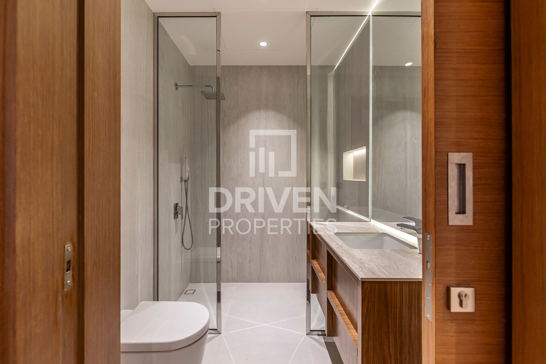 High-end Finishing with Pool and Courtyard View