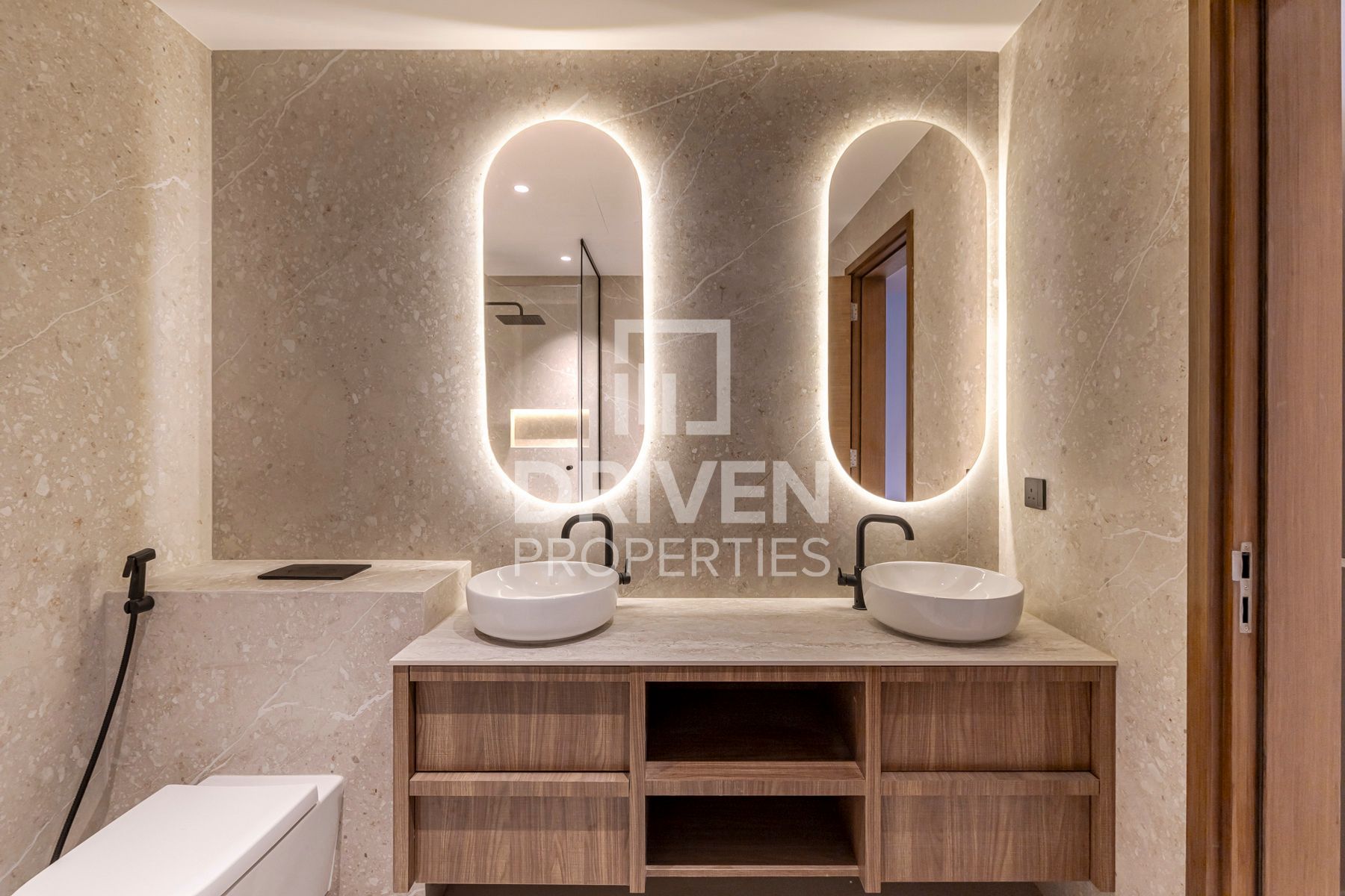 High-end Finishing with Pool and Courtyard View