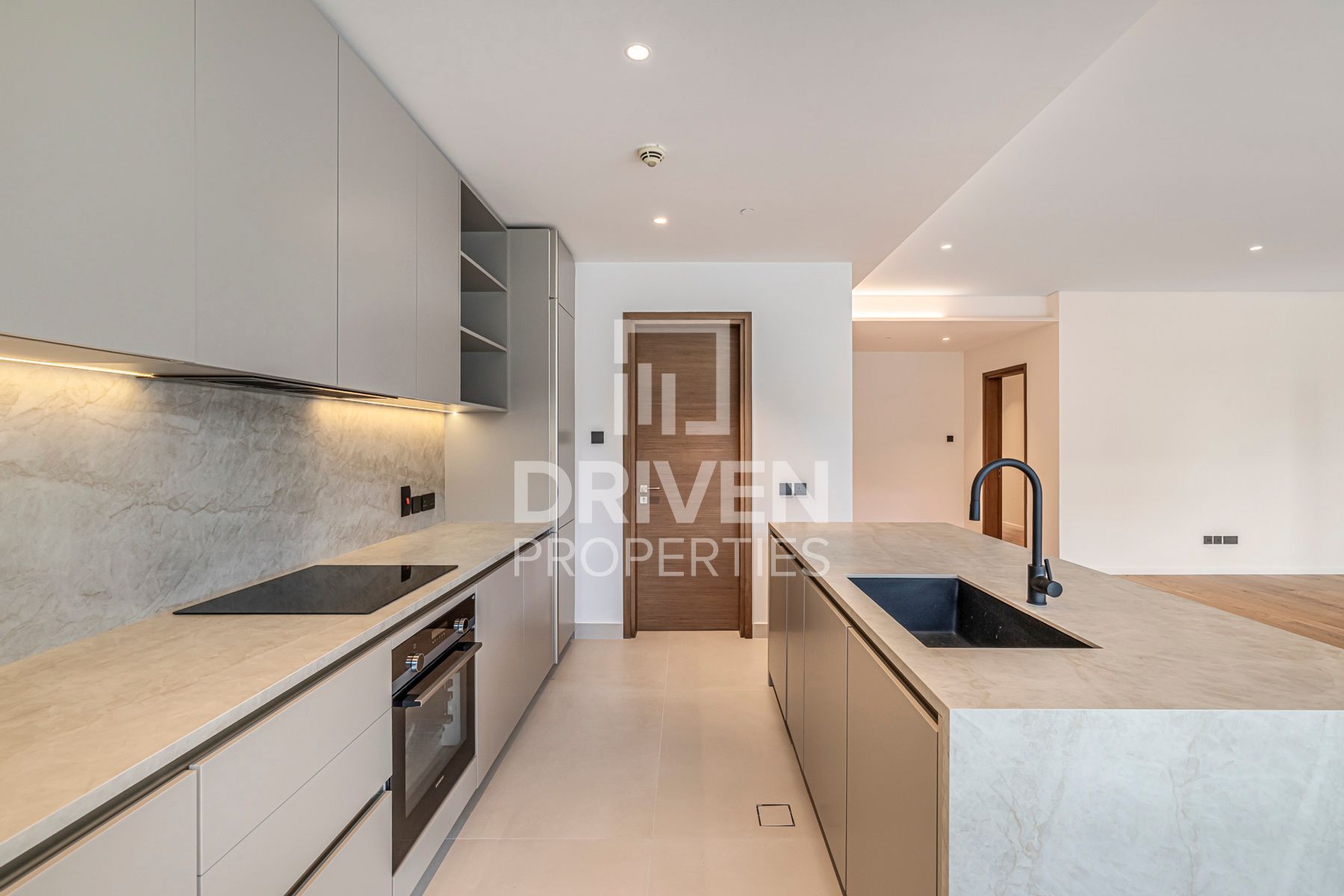 High-end Finishing with Pool and Courtyard View