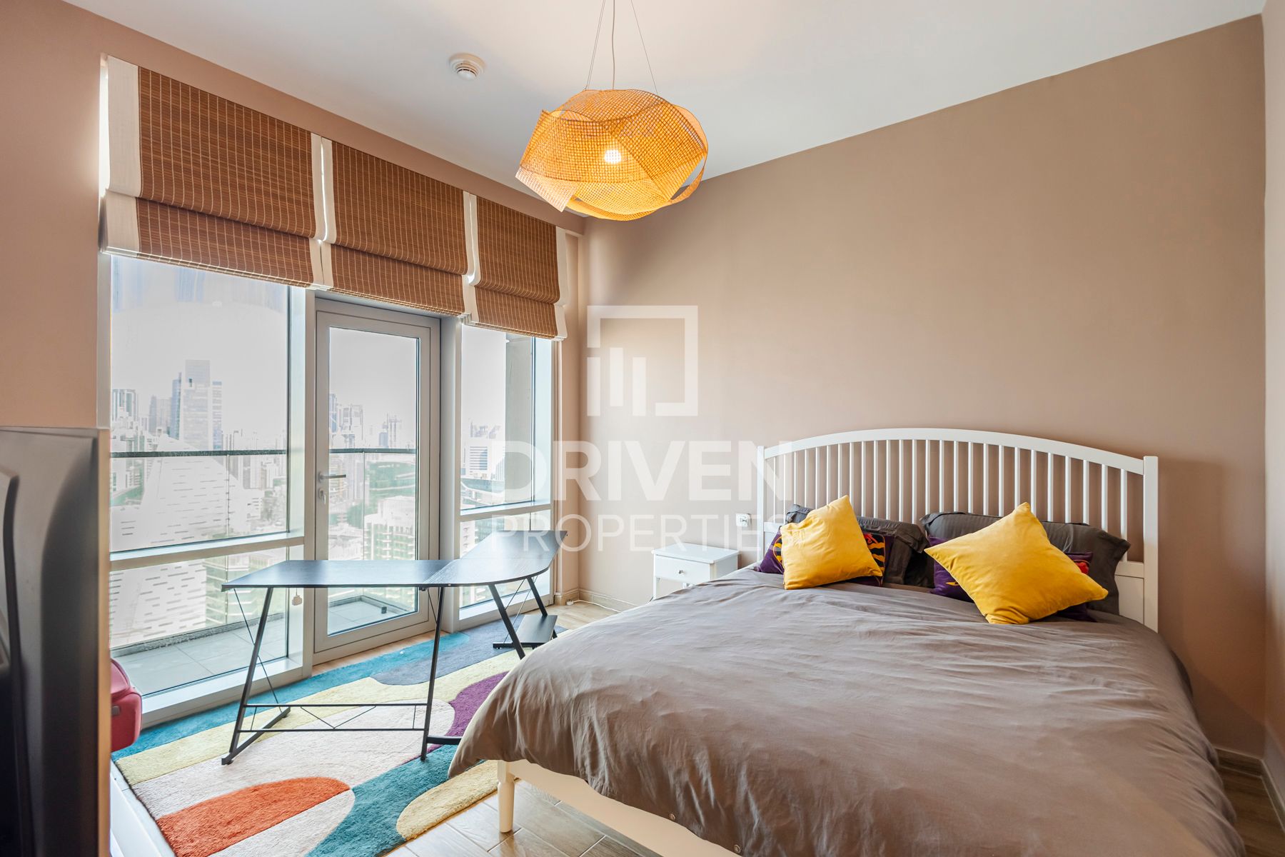 Spacious Sea and Canal View Vacant On Transfer