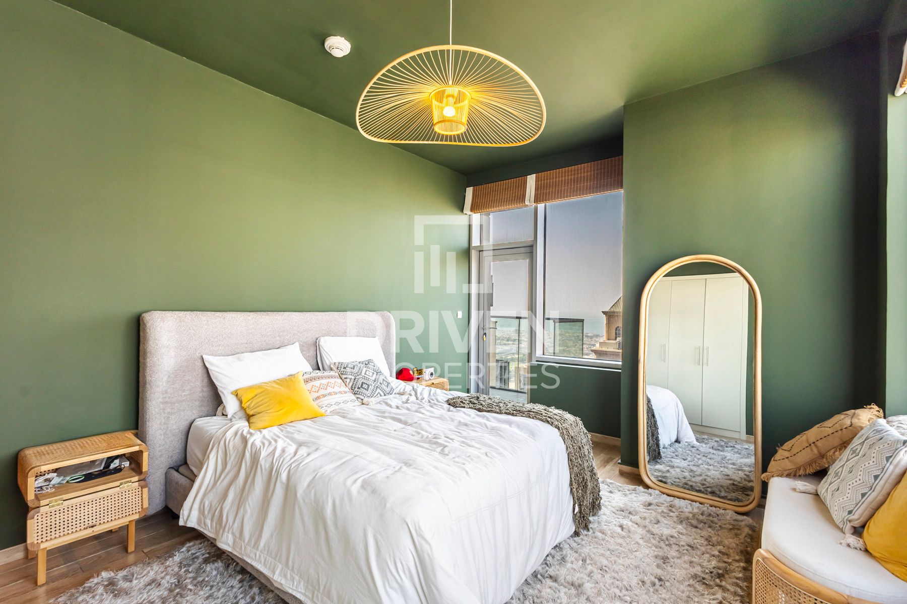 Spacious Sea and Canal View Vacant On Transfer