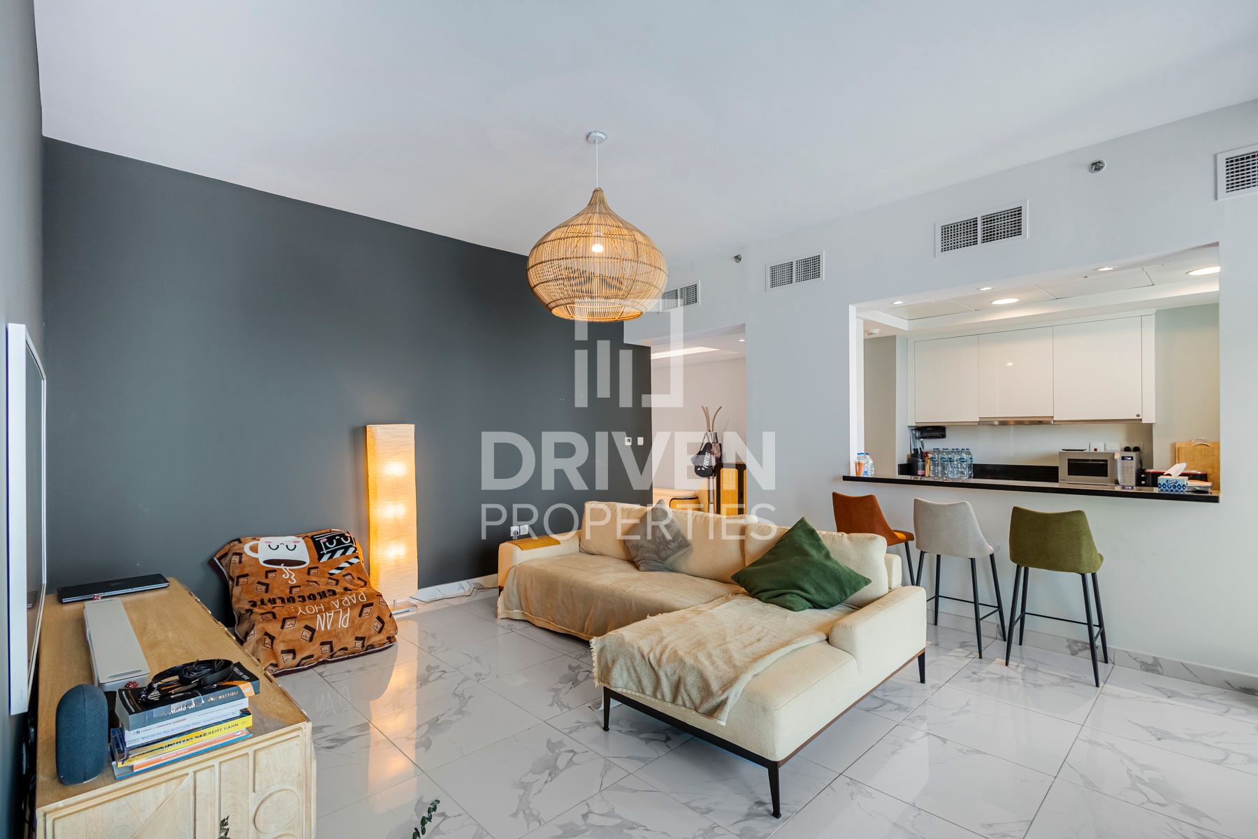 Spacious Sea and Canal View Vacant On Transfer