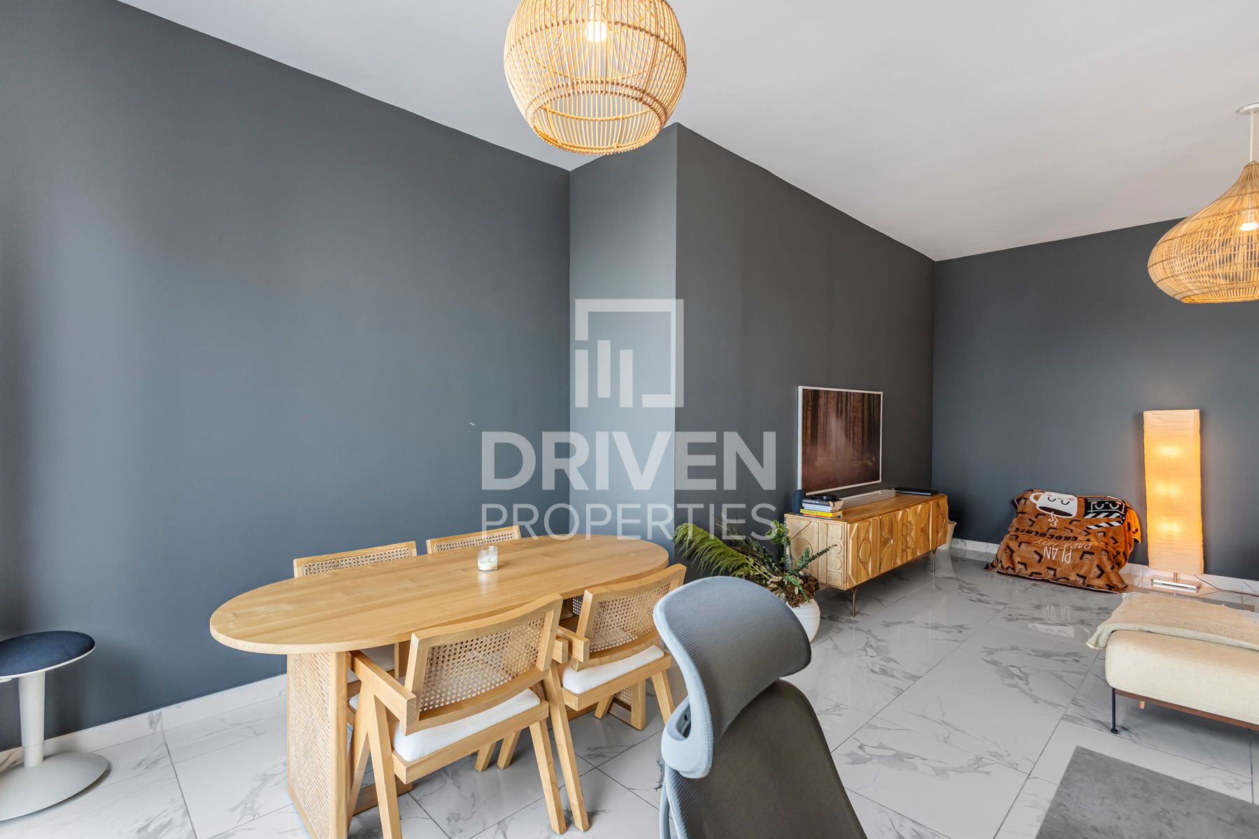 Spacious Sea and Canal View Vacant On Transfer