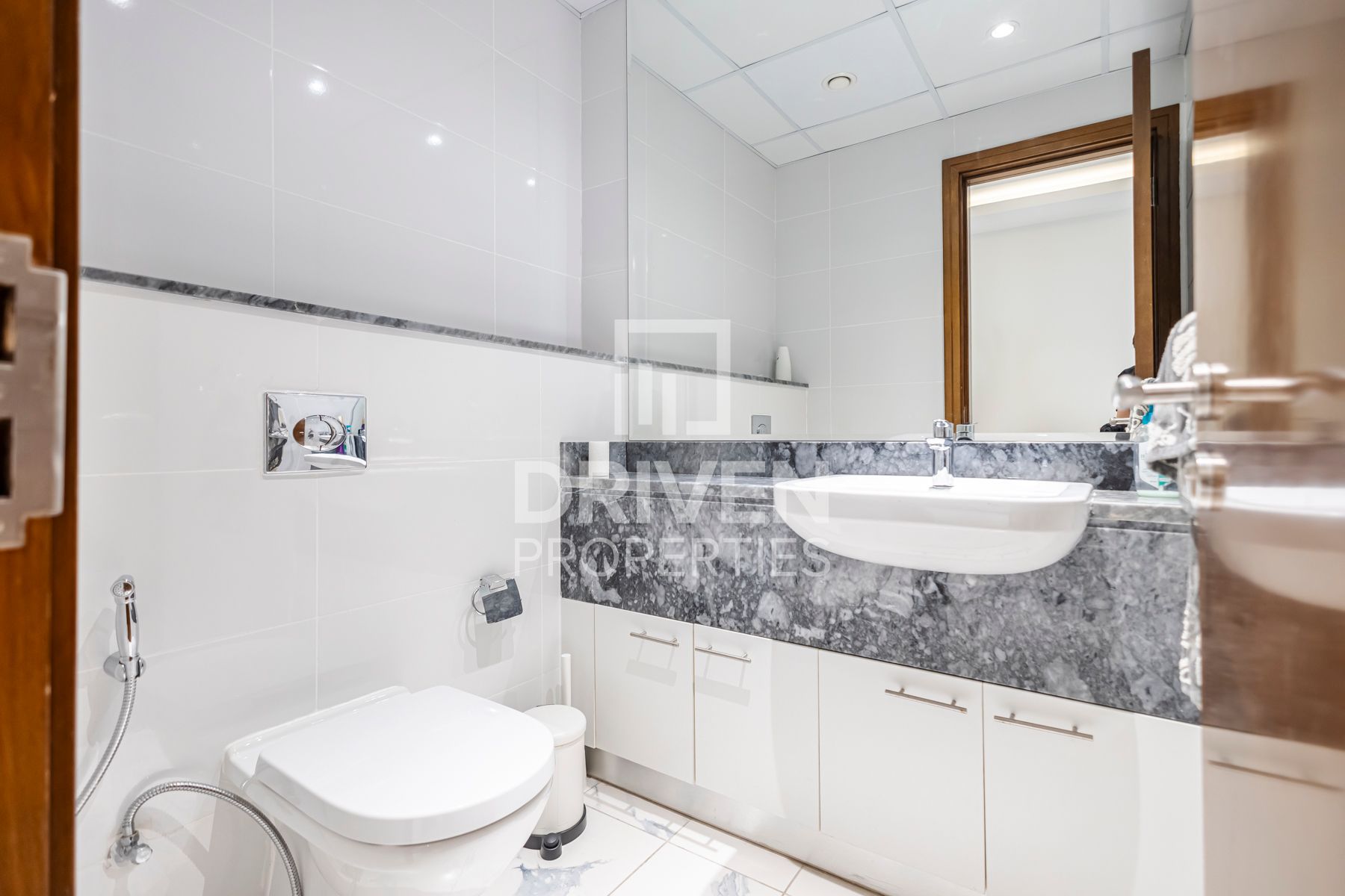 Spacious Sea and Canal View Vacant On Transfer