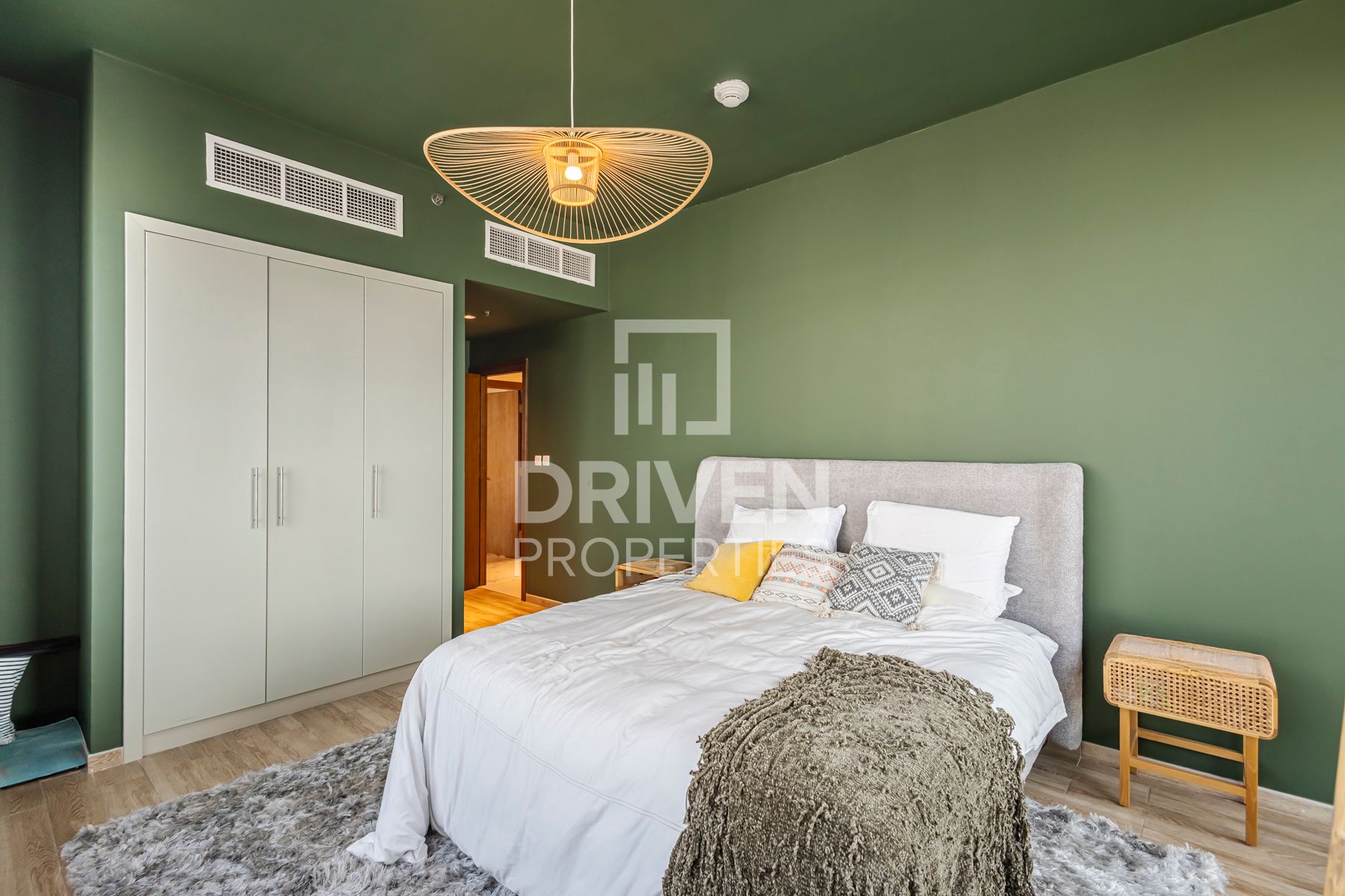 Spacious Sea and Canal View Vacant On Transfer