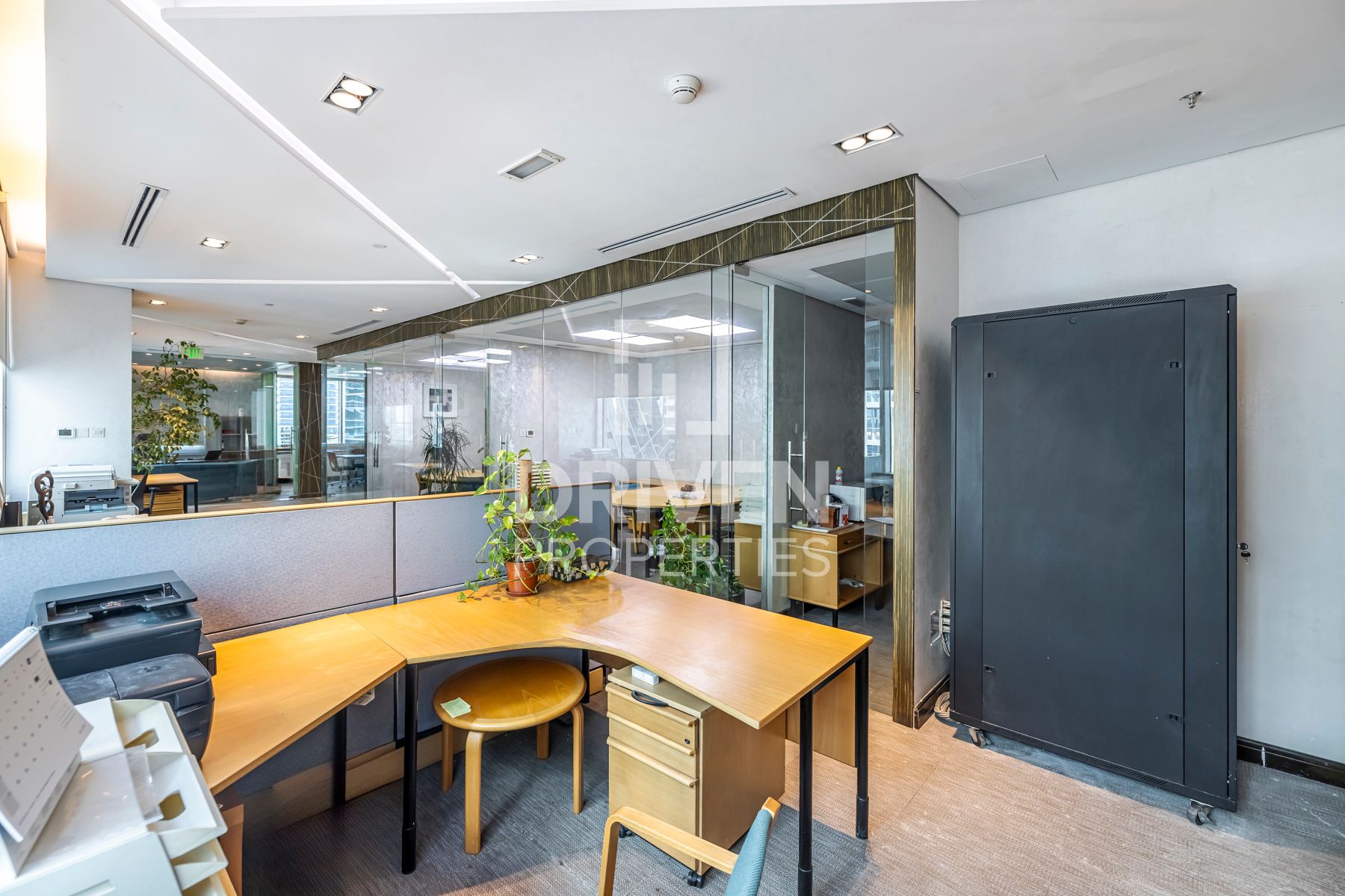 Fully Furnished Prime Location Vacant Now