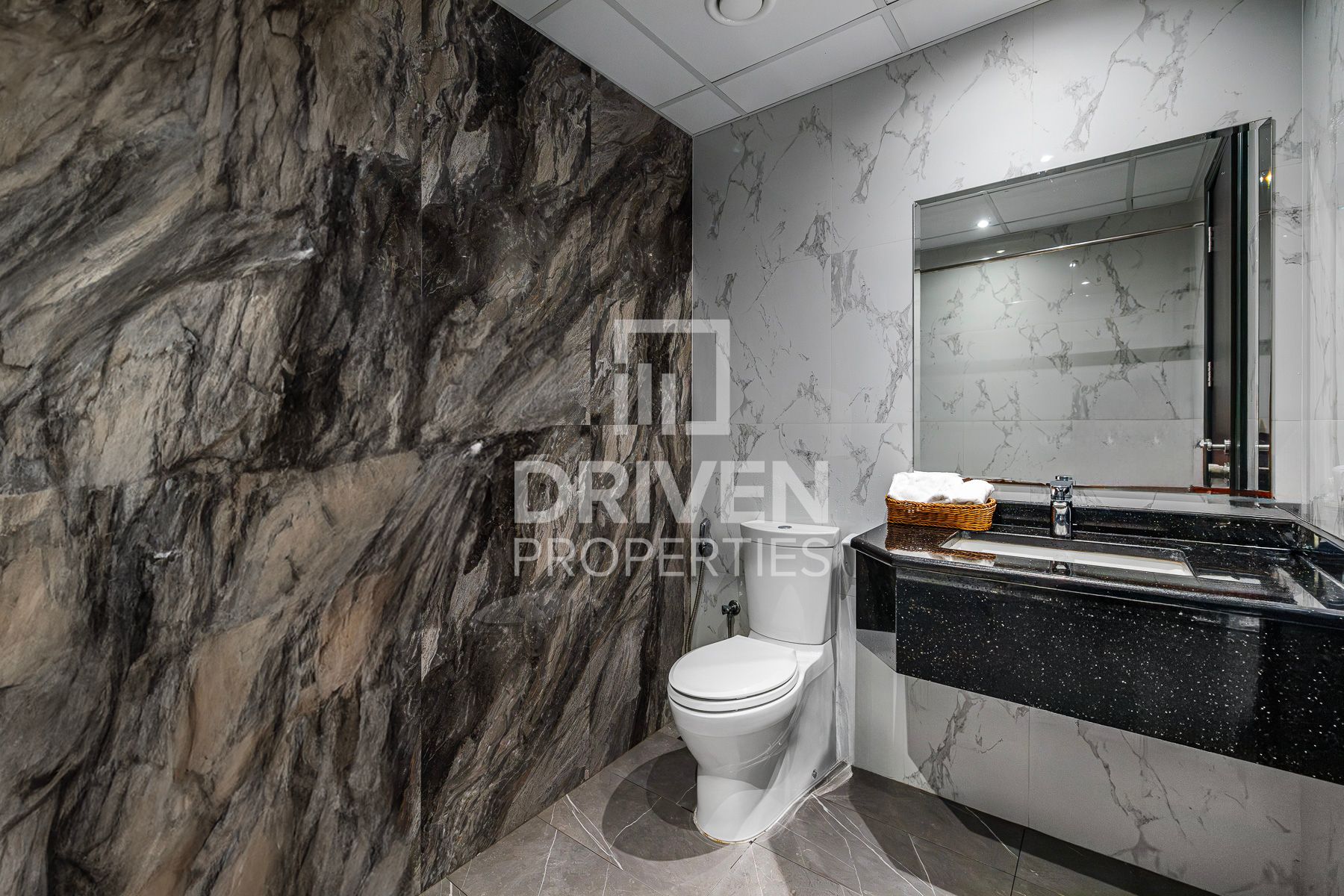 Cozy Studio Great Location Fully Furnished